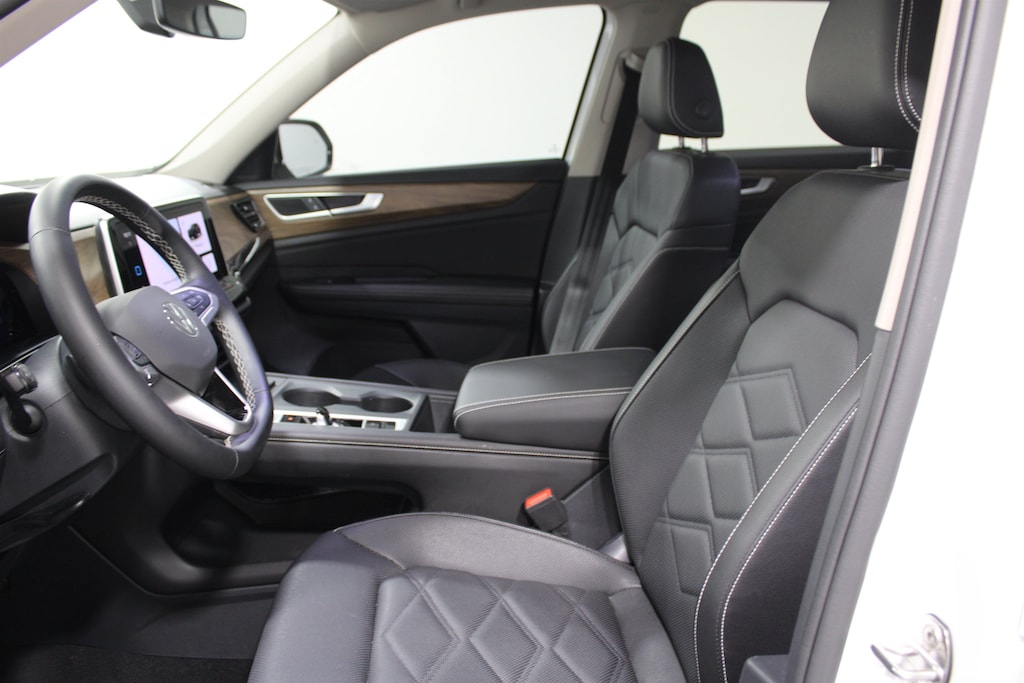 Used 2025 Volkswagen Atlas 2.0T SE SUV