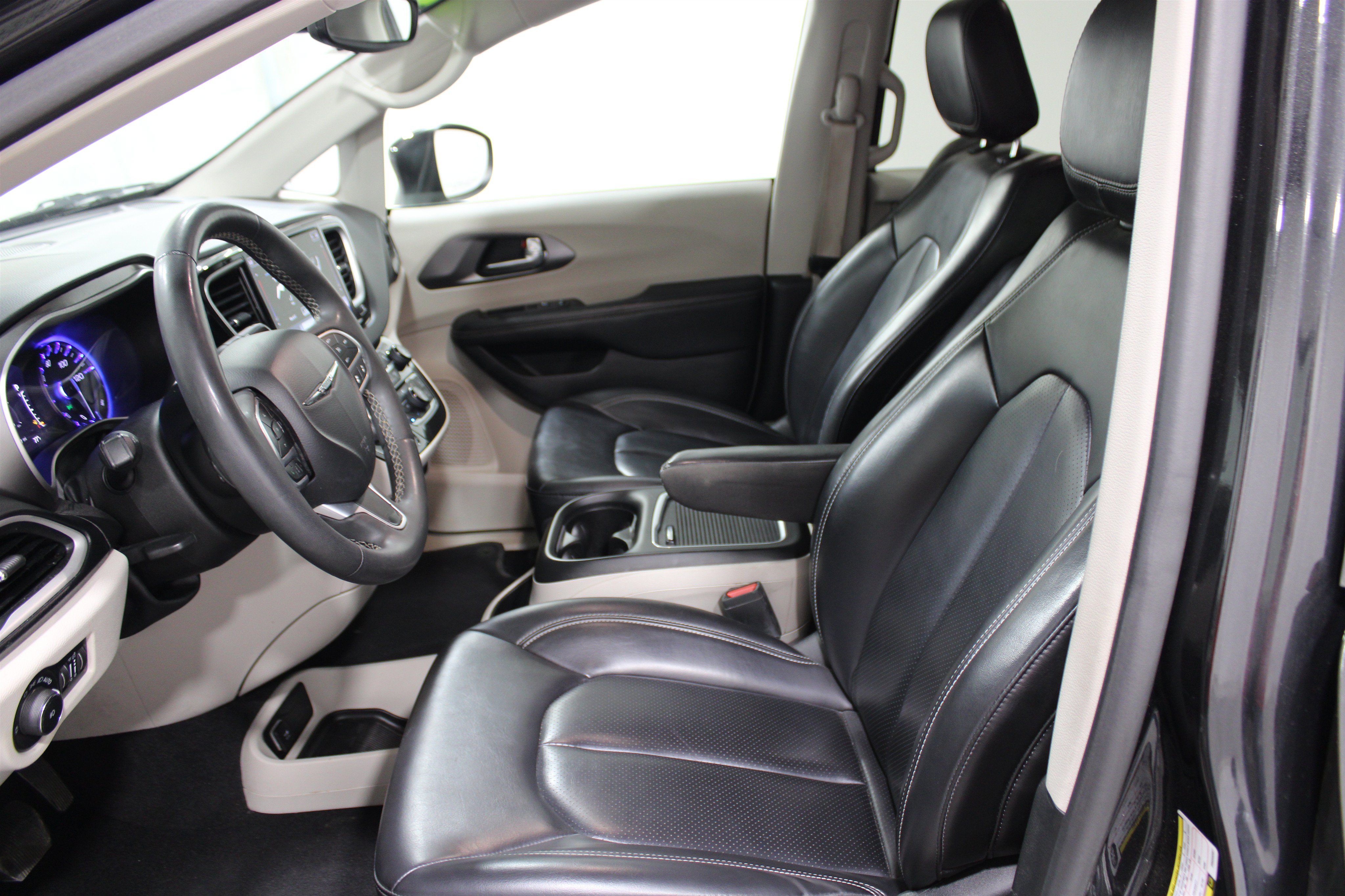 Used 2023 Chrysler Pacifica Touring L Van Passenger Van