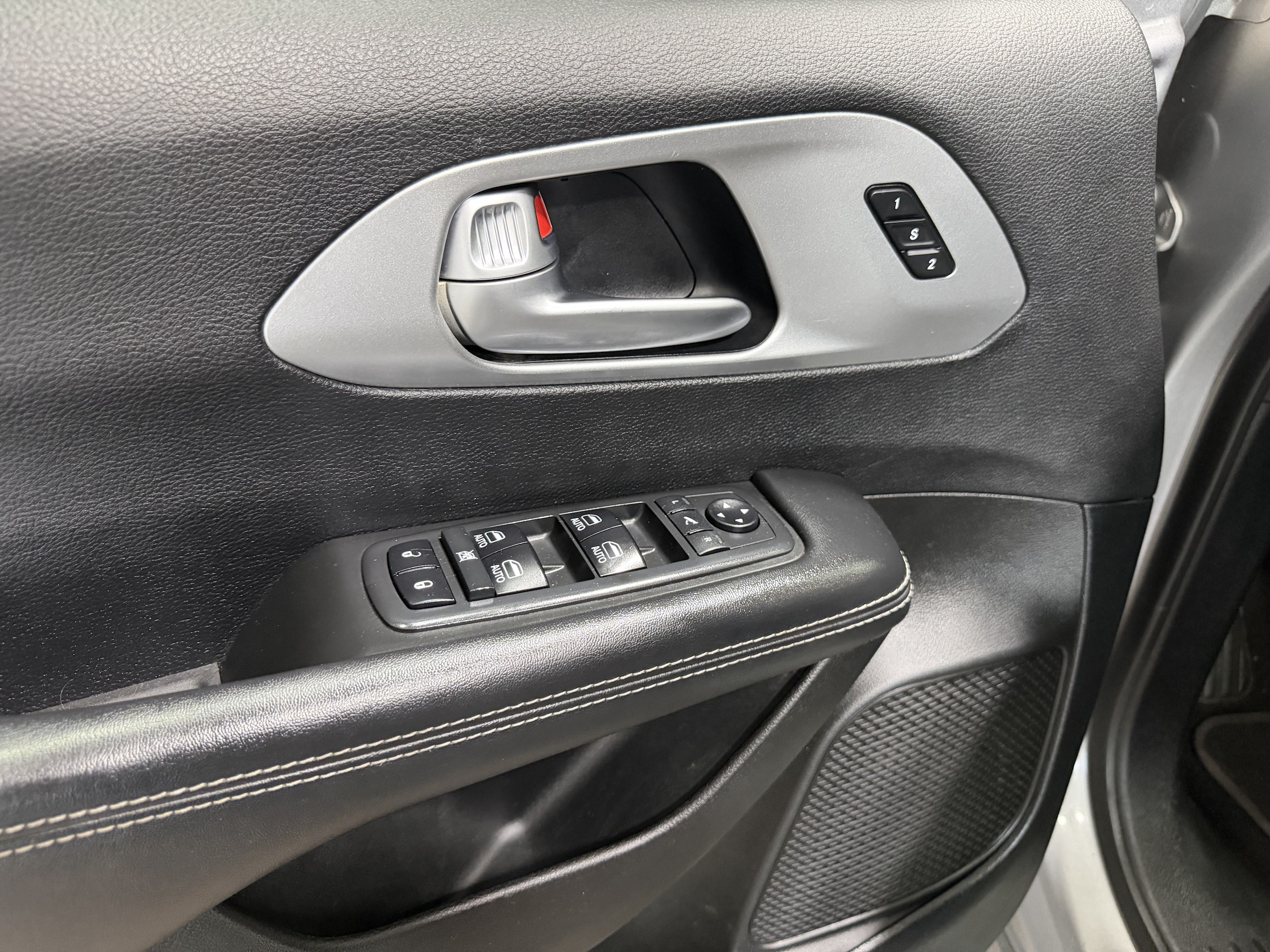 2018 Chrysler Pacifica Limited - Photo 11