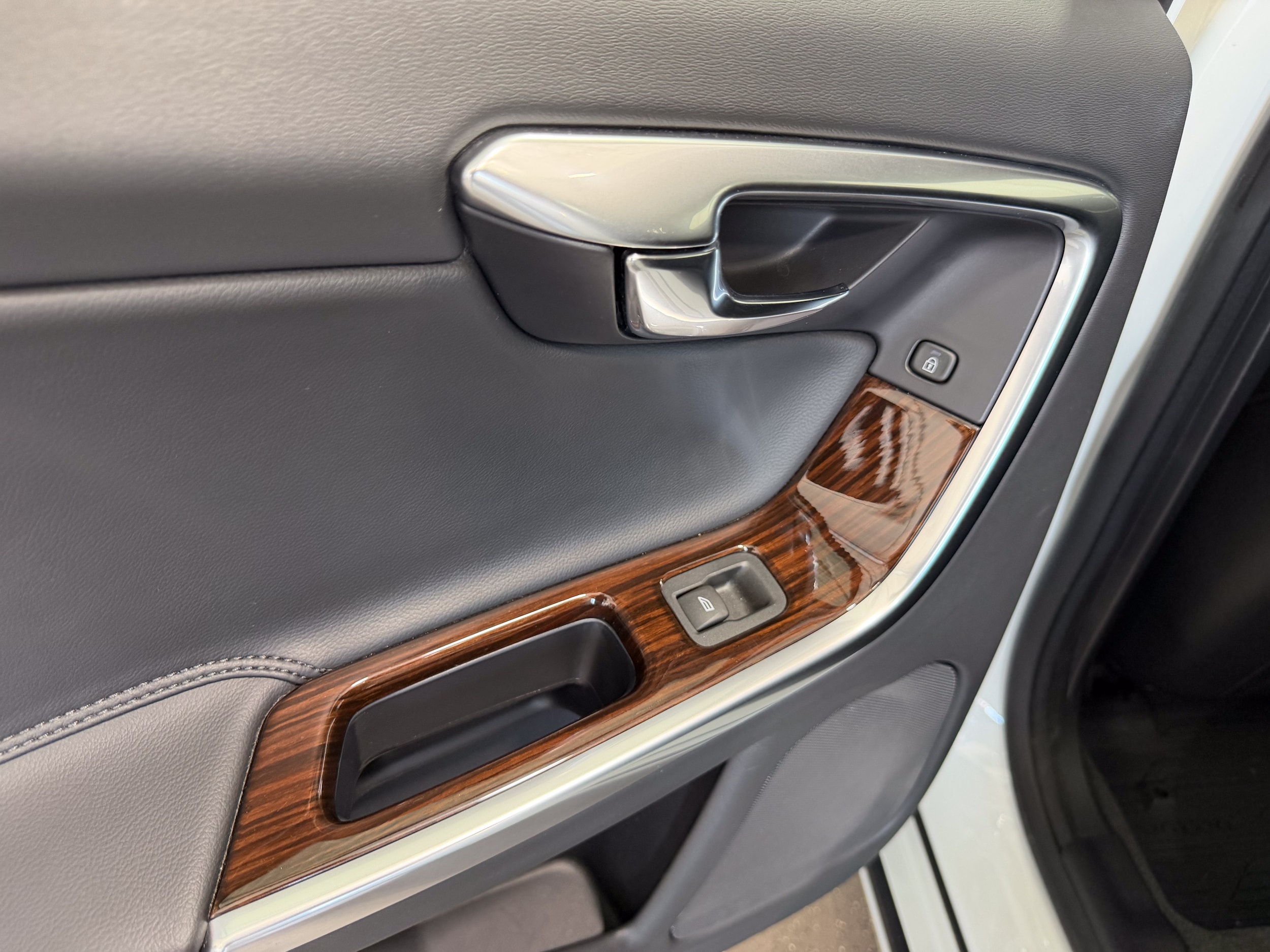 2017 Volvo V60 Premier - Photo 24
