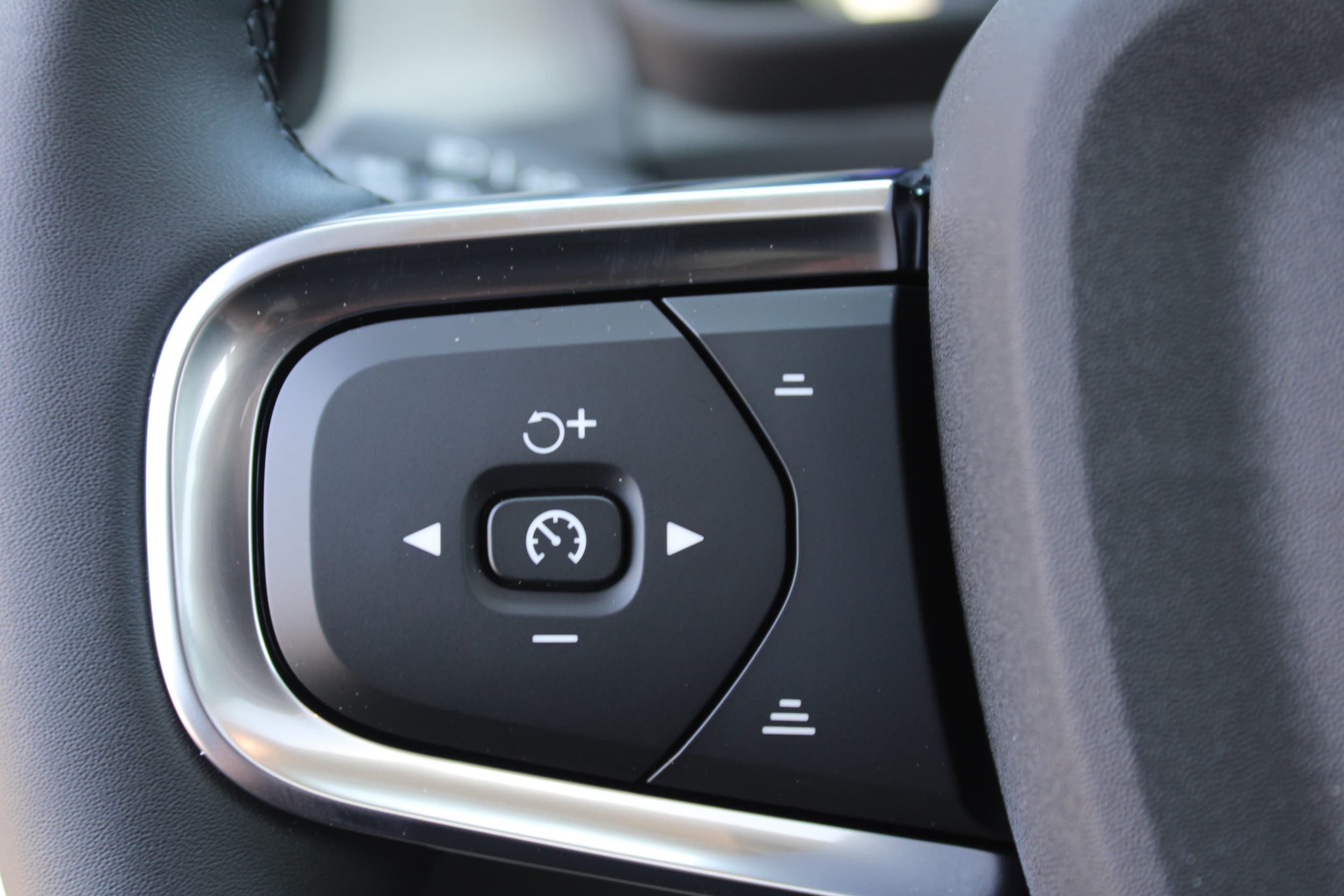 2026 Volvo XC40 Plus - Photo 14