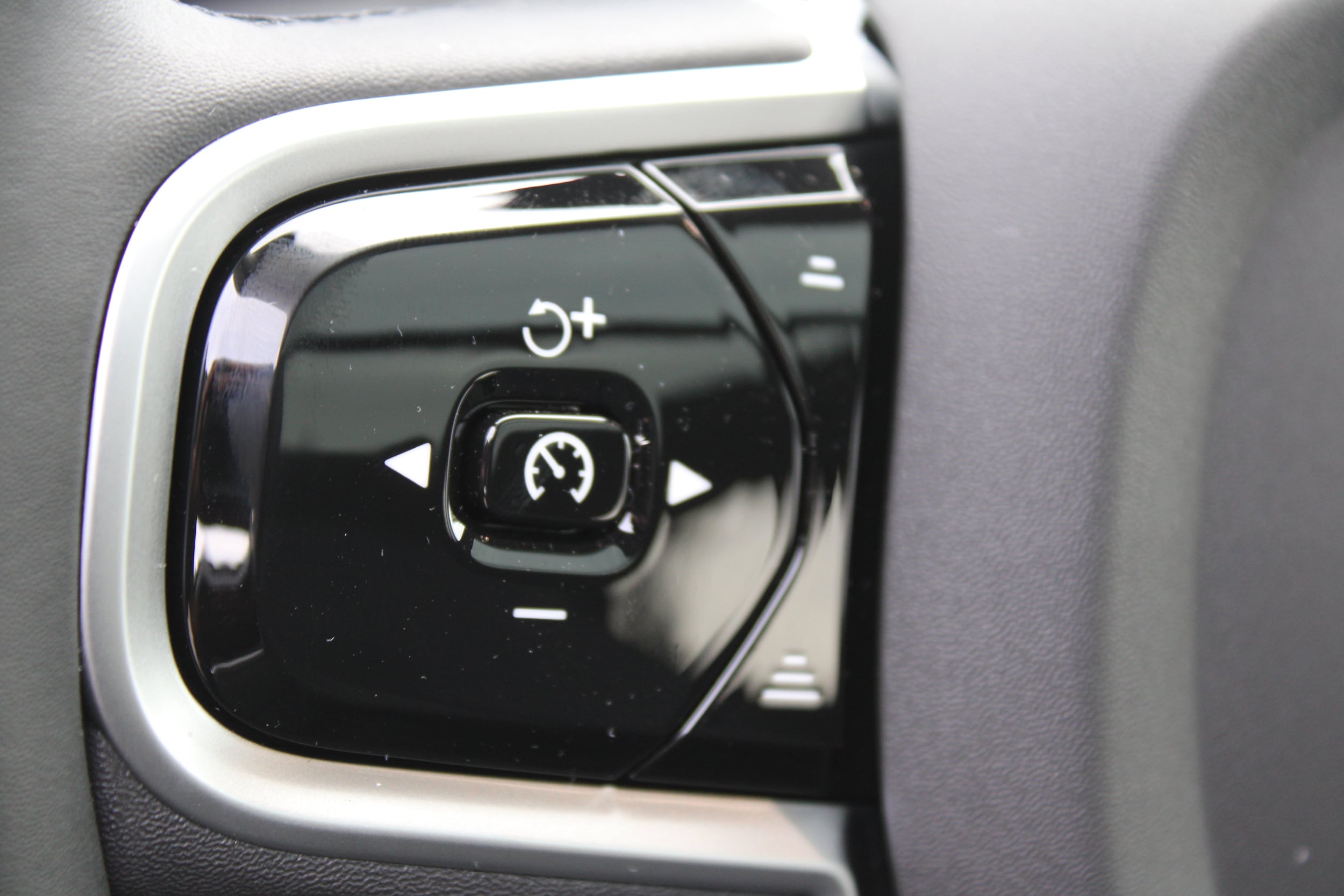 2026 Volvo XC60 Plus - Photo 25