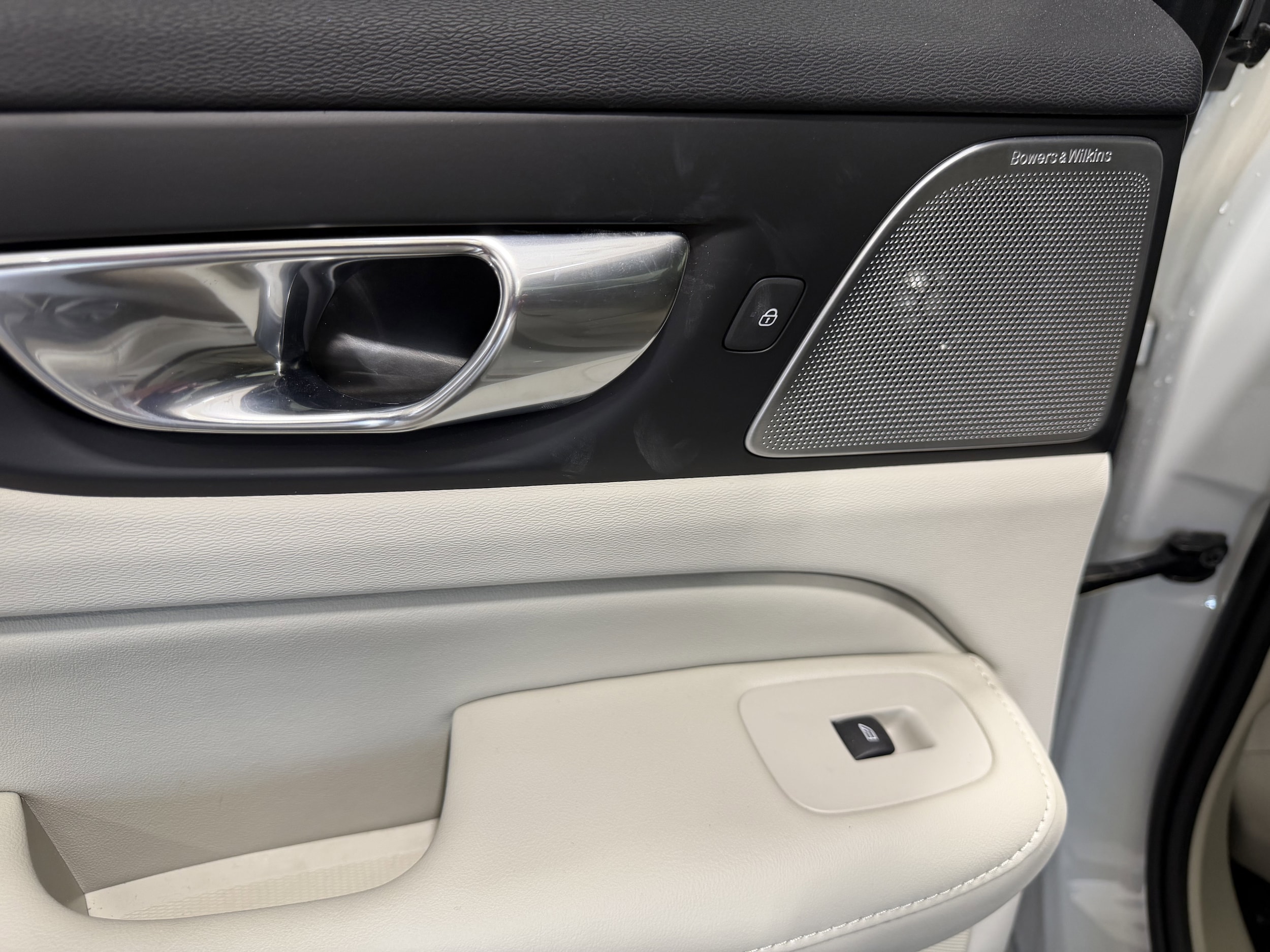 2023 Volvo S60 Ultimate - Photo 25