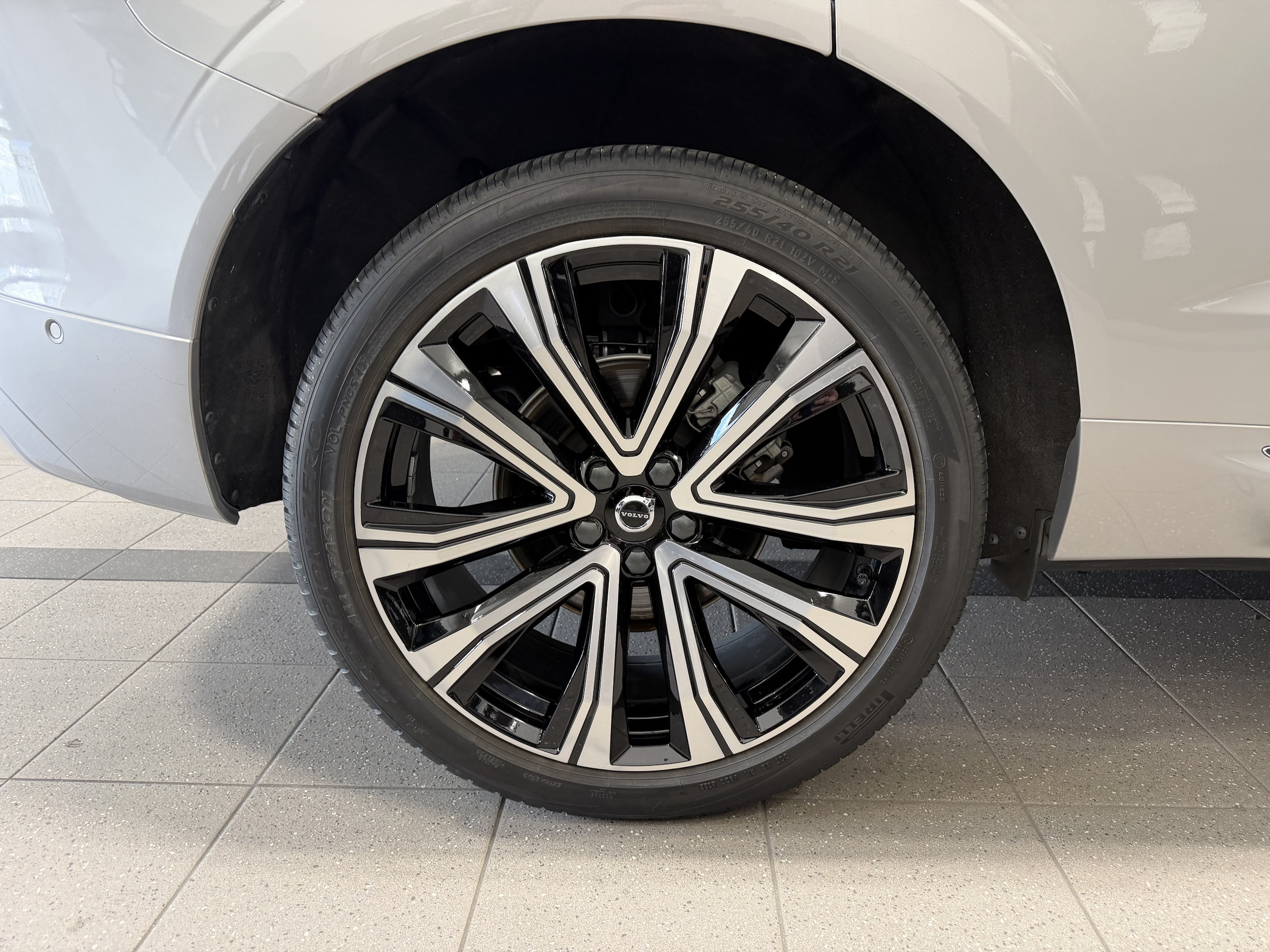 2023 Volvo XC60 Ultimate - Photo 10