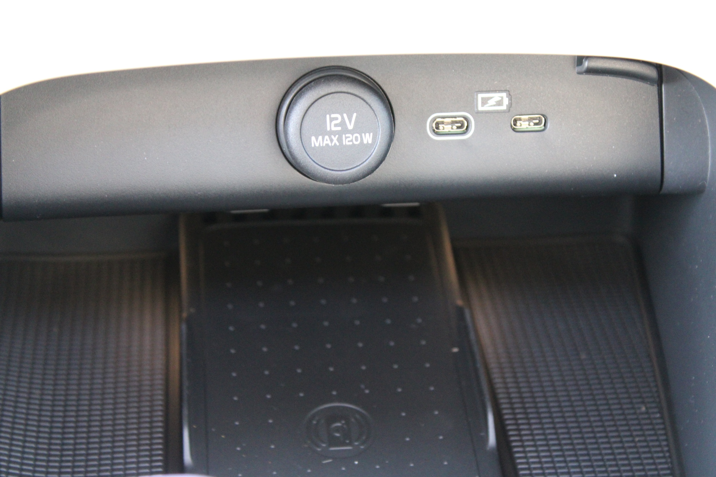 2026 Volvo XC40 Ultra - Photo 27