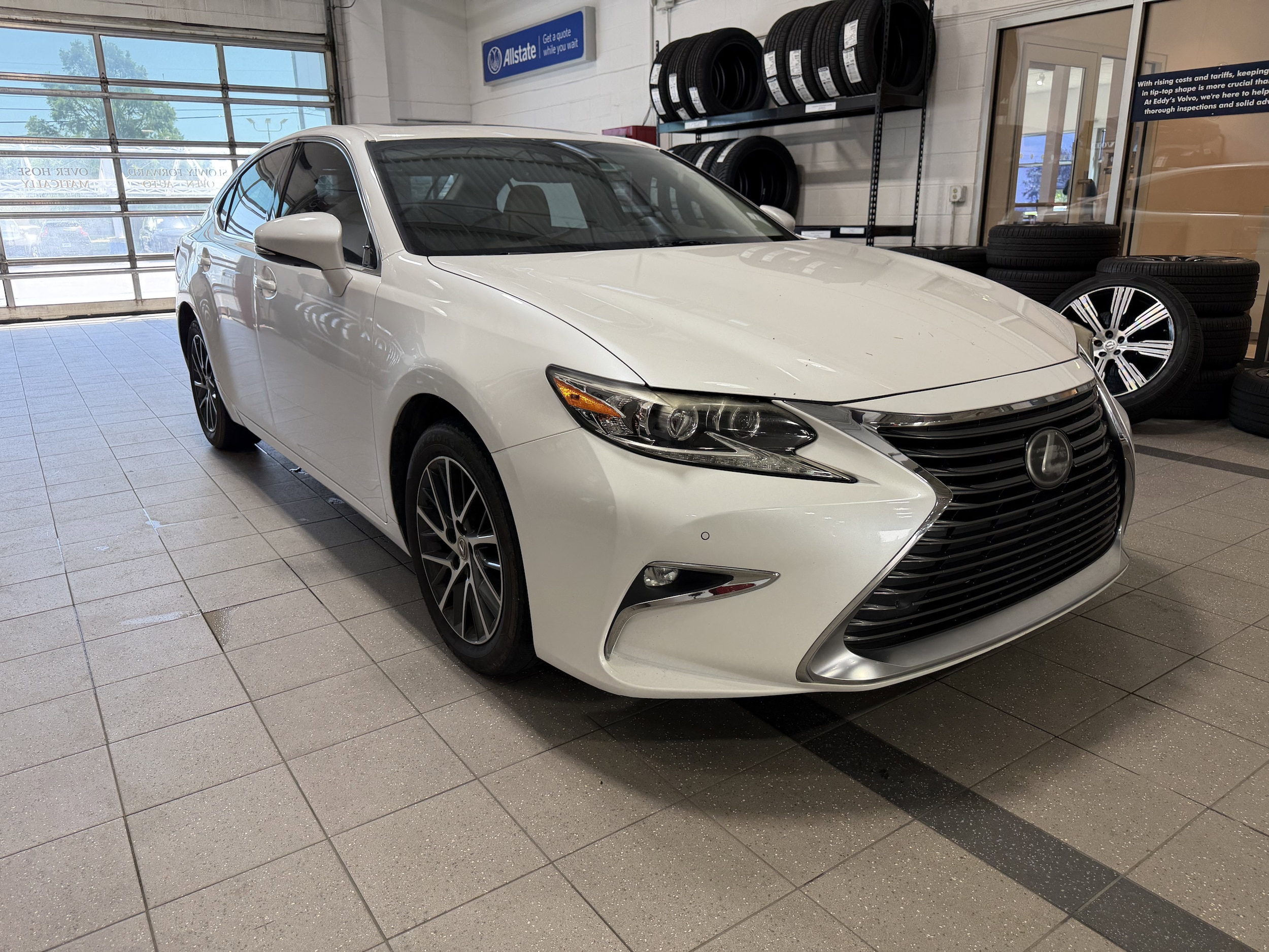 2016 Lexus ES 350 350's photo