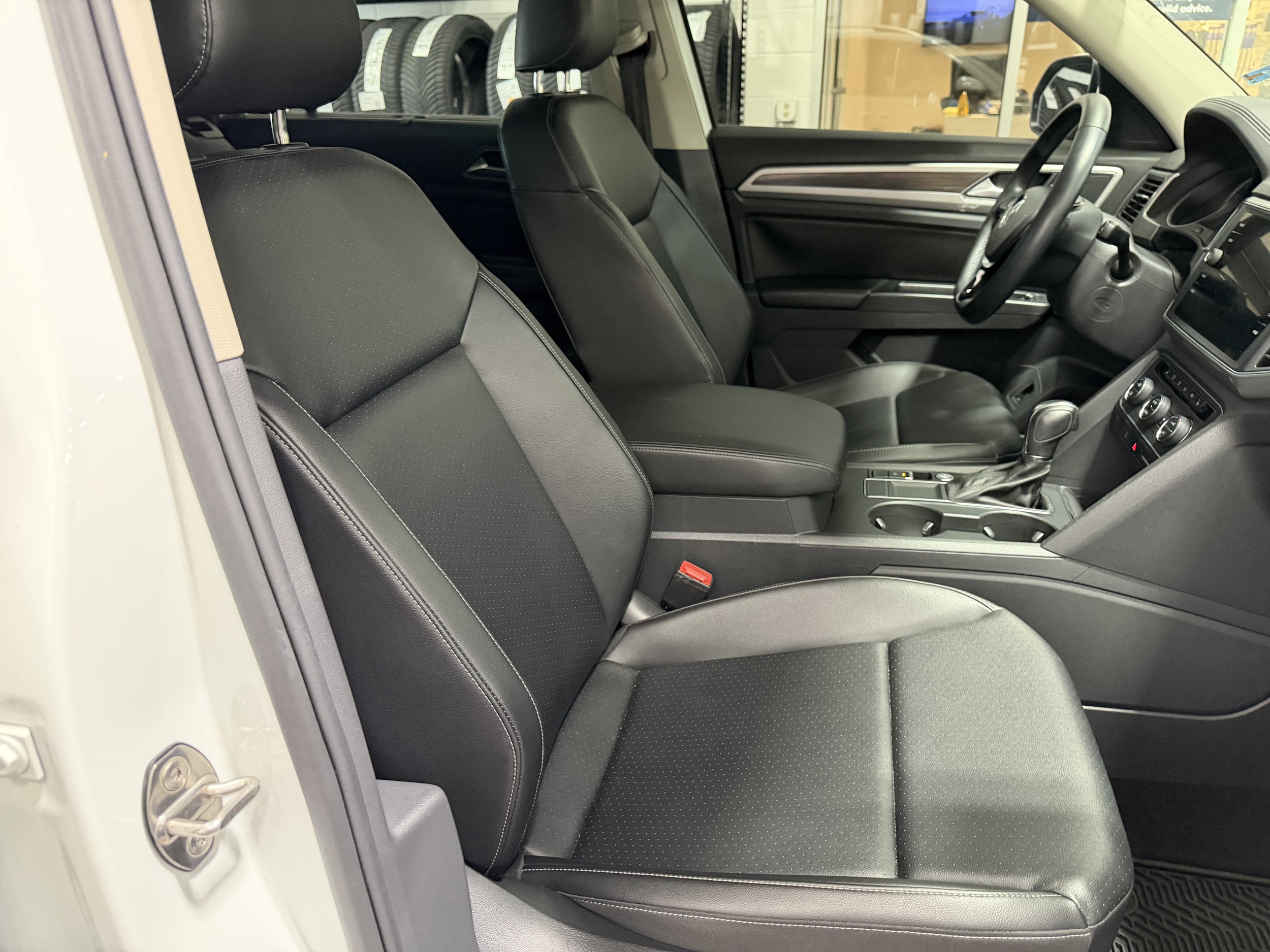 2018 Volkswagen Atlas SE w/Tech - Photo 25