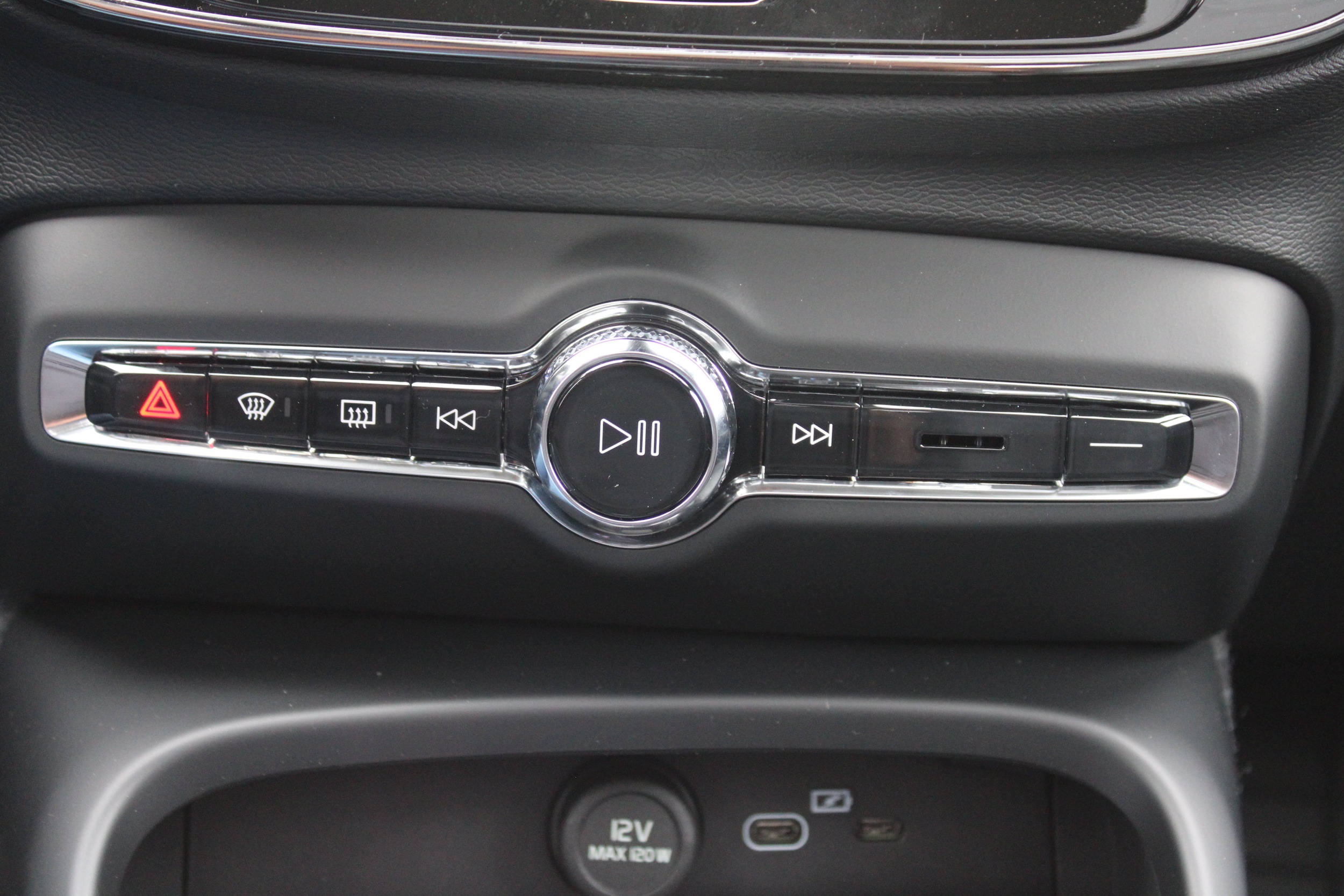 2026 Volvo XC40 Plus - Photo 27