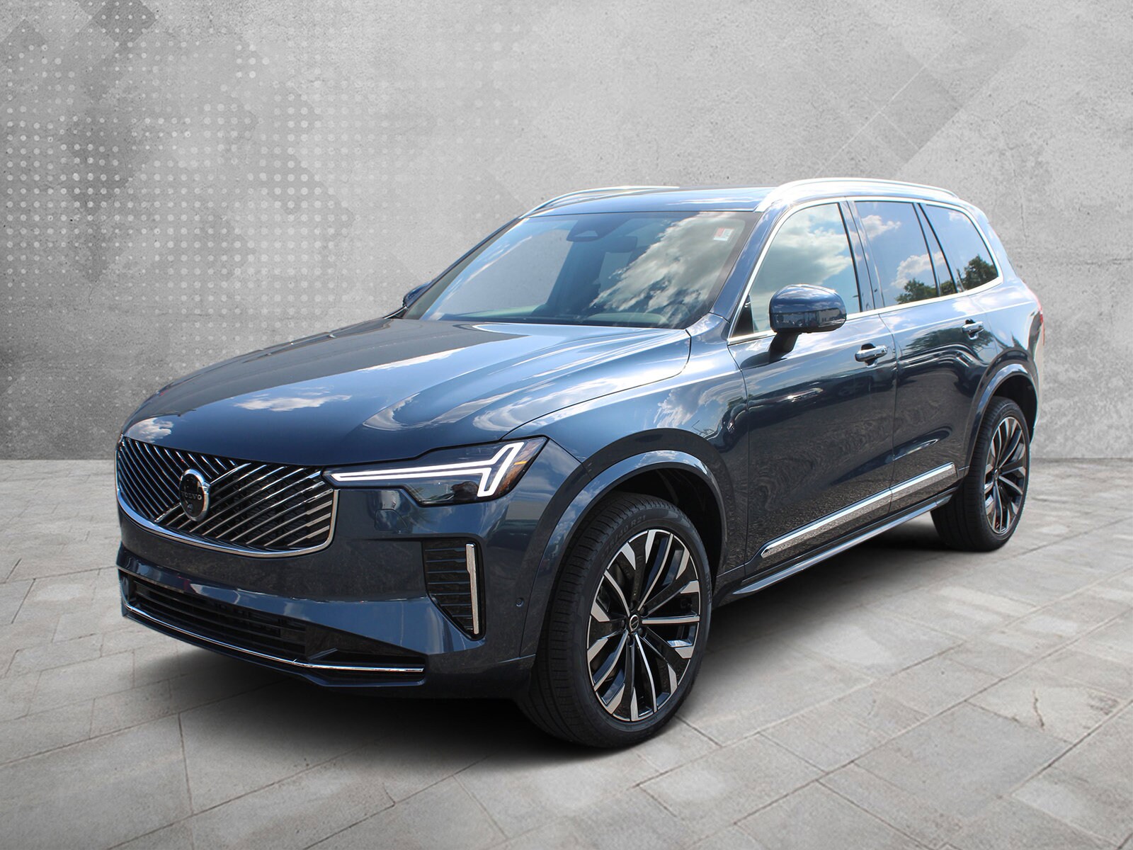 2026 Volvo XC90 Plus photo 3