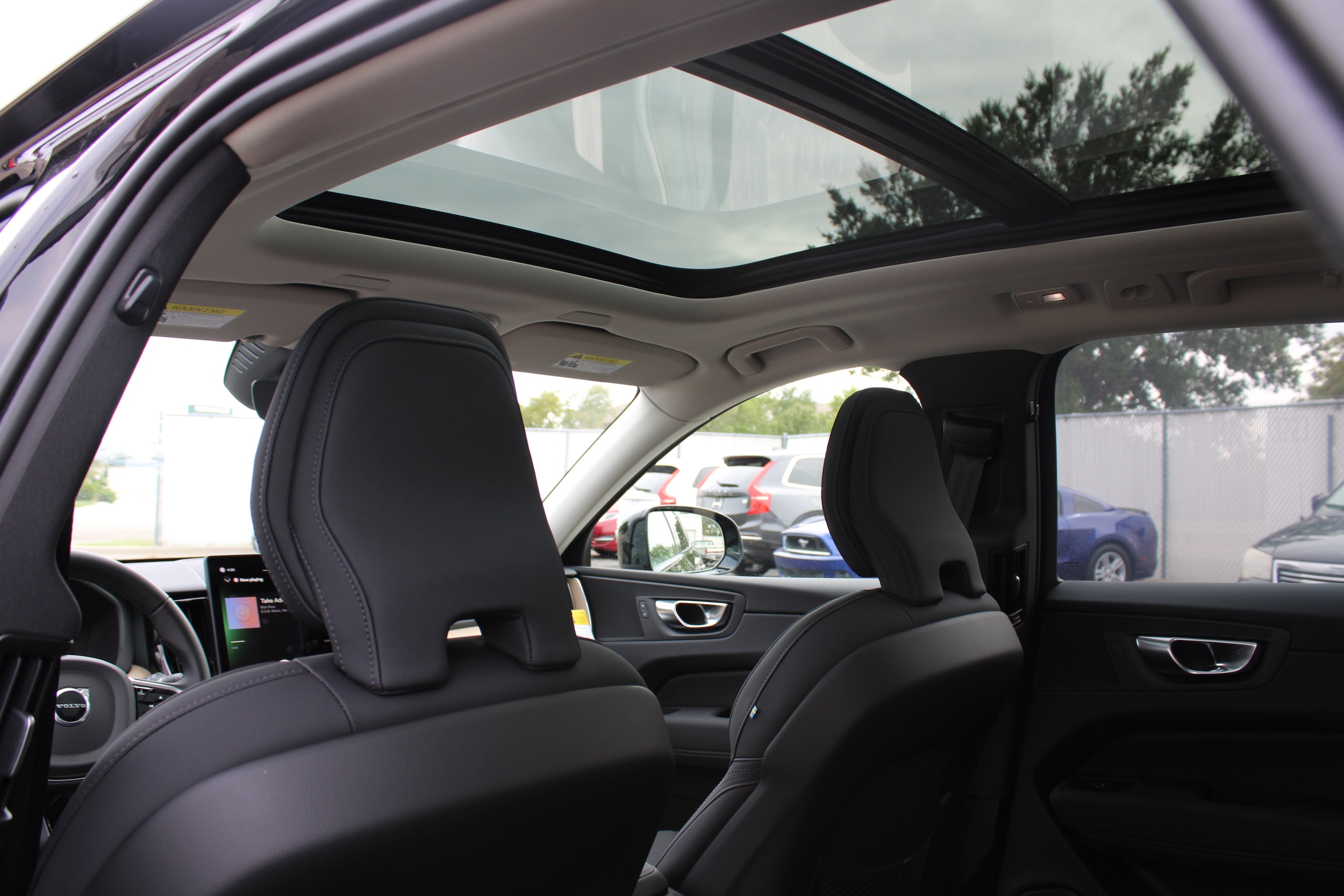 2026 Volvo XC60 Plus - Photo 39