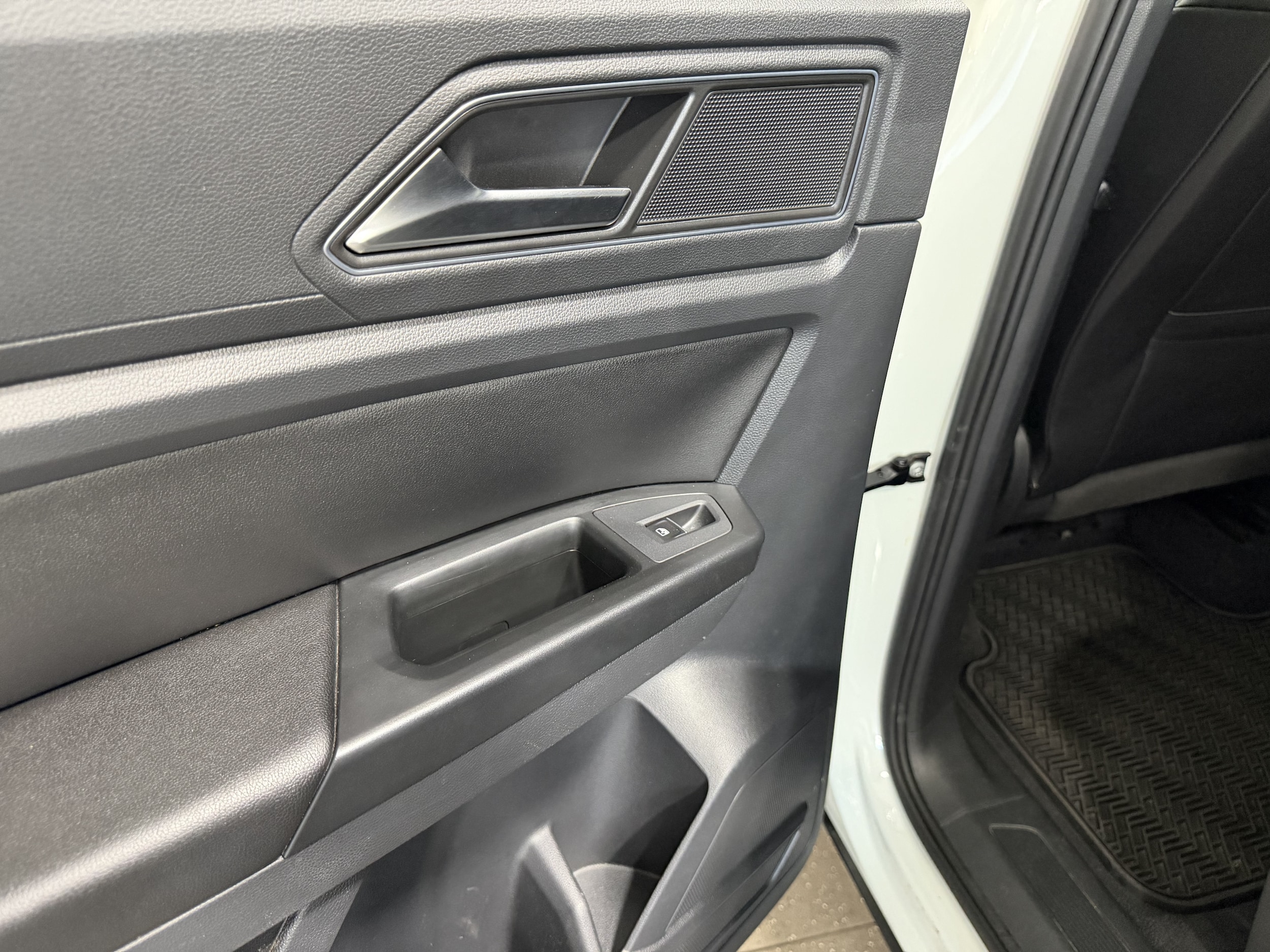 2018 Volkswagen Atlas SE w/Tech - Photo 26