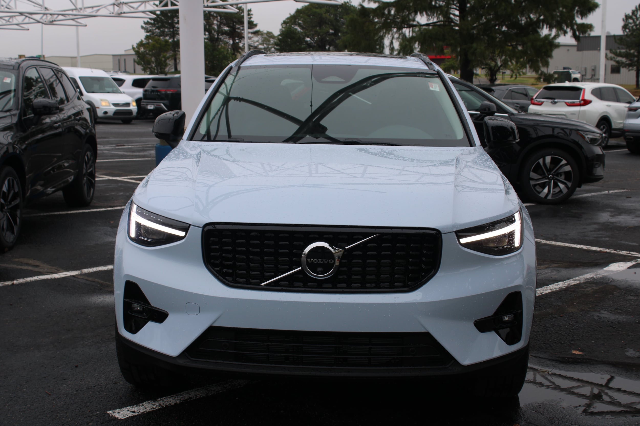 2026 Volvo XC40 Plus - Photo 8