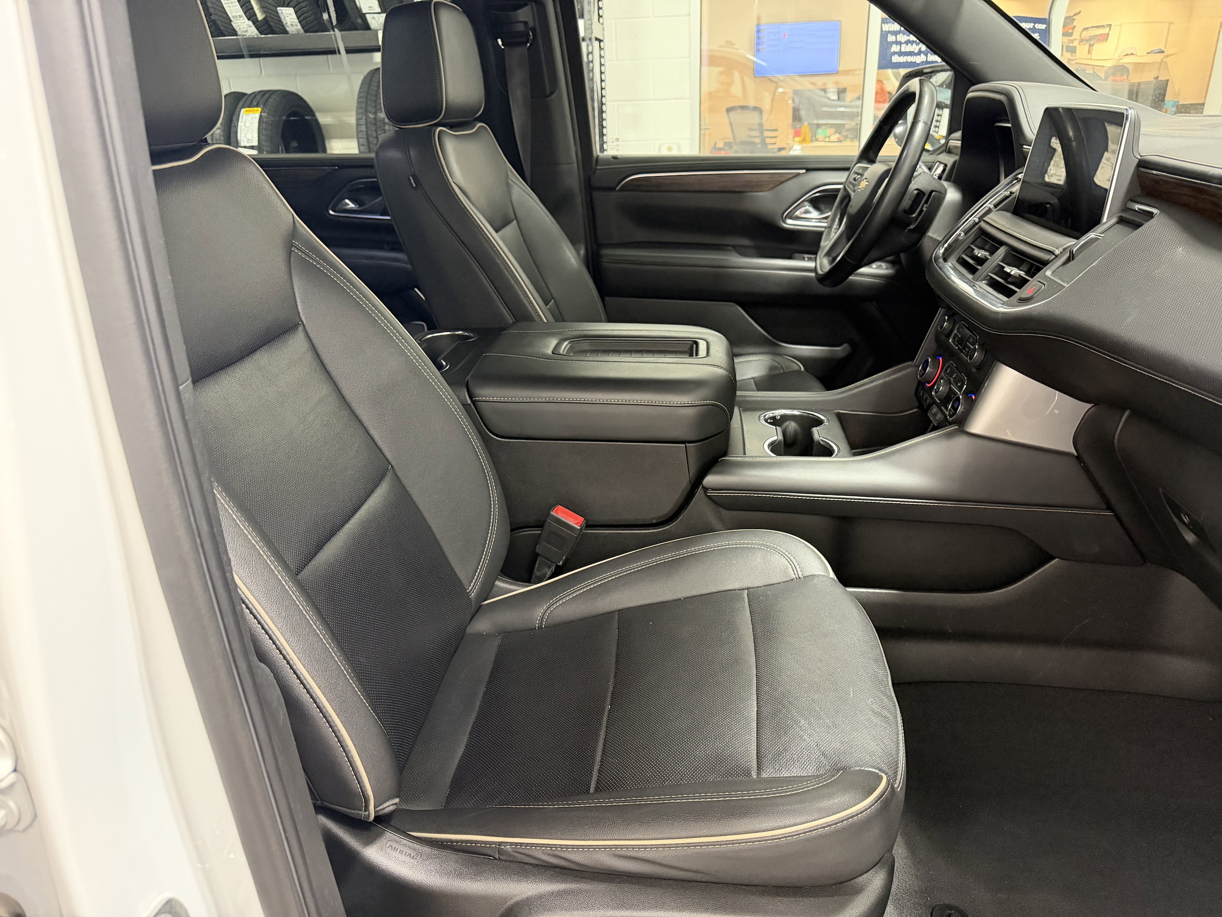 2023 Chevrolet Suburban Premier - Photo 21