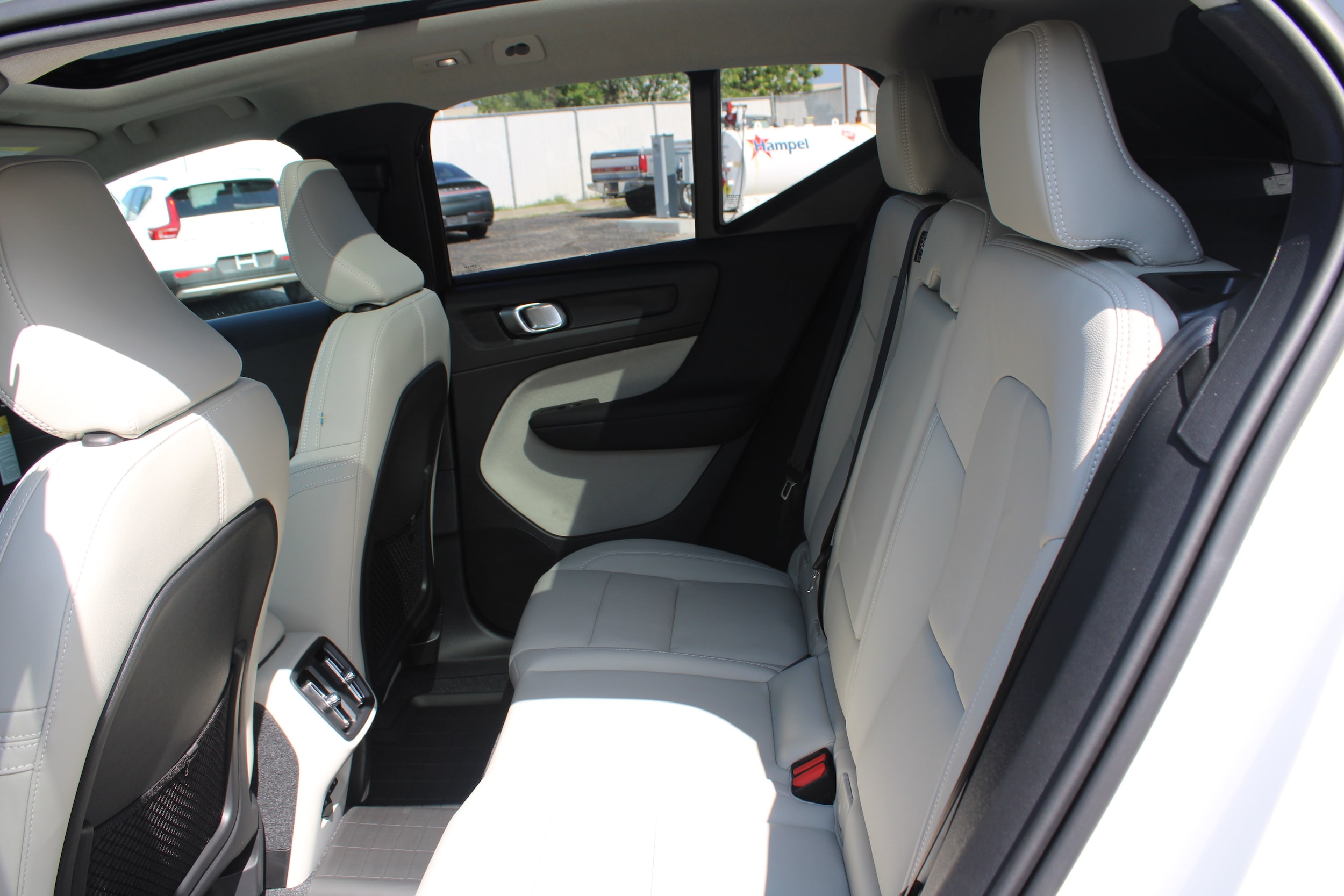 2026 Volvo XC40 Ultra - Photo 33
