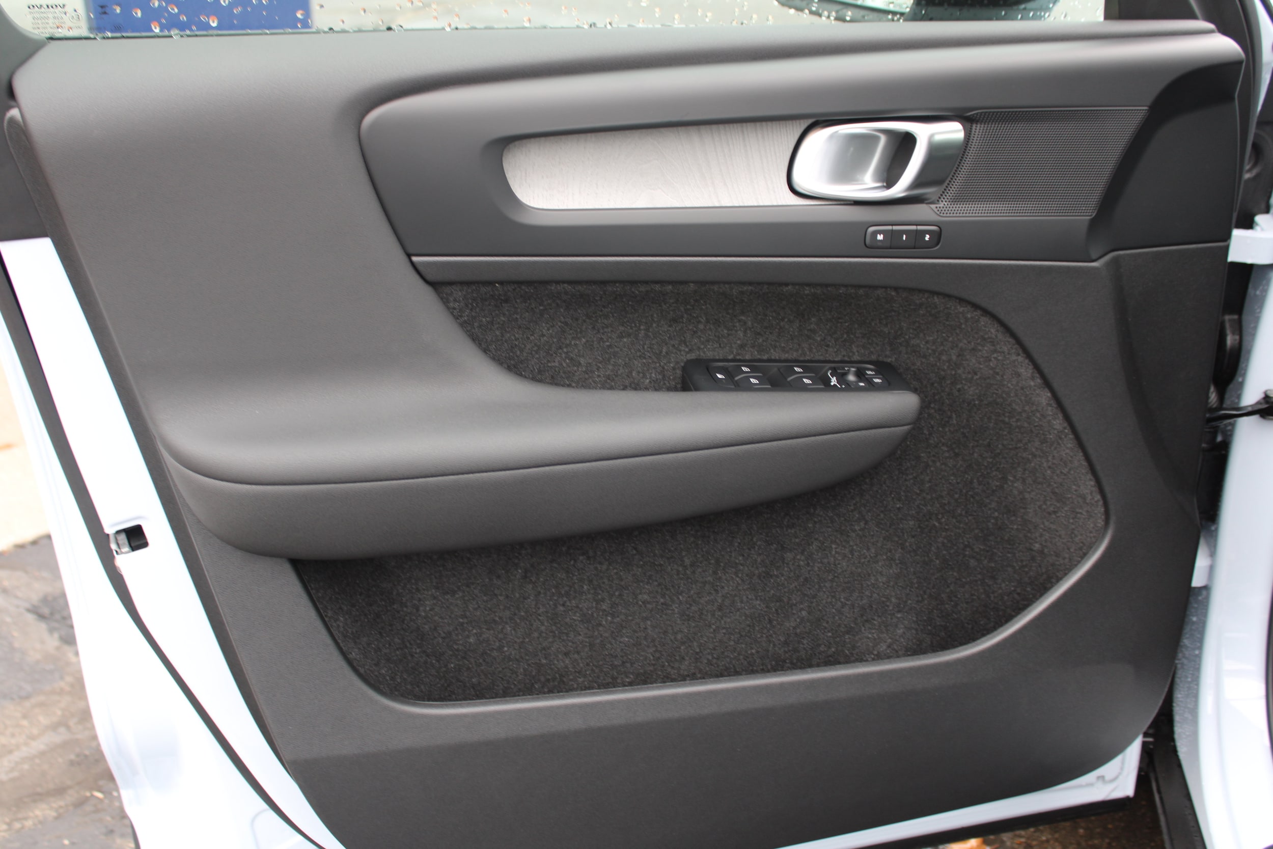2026 Volvo XC40 Plus - Photo 11
