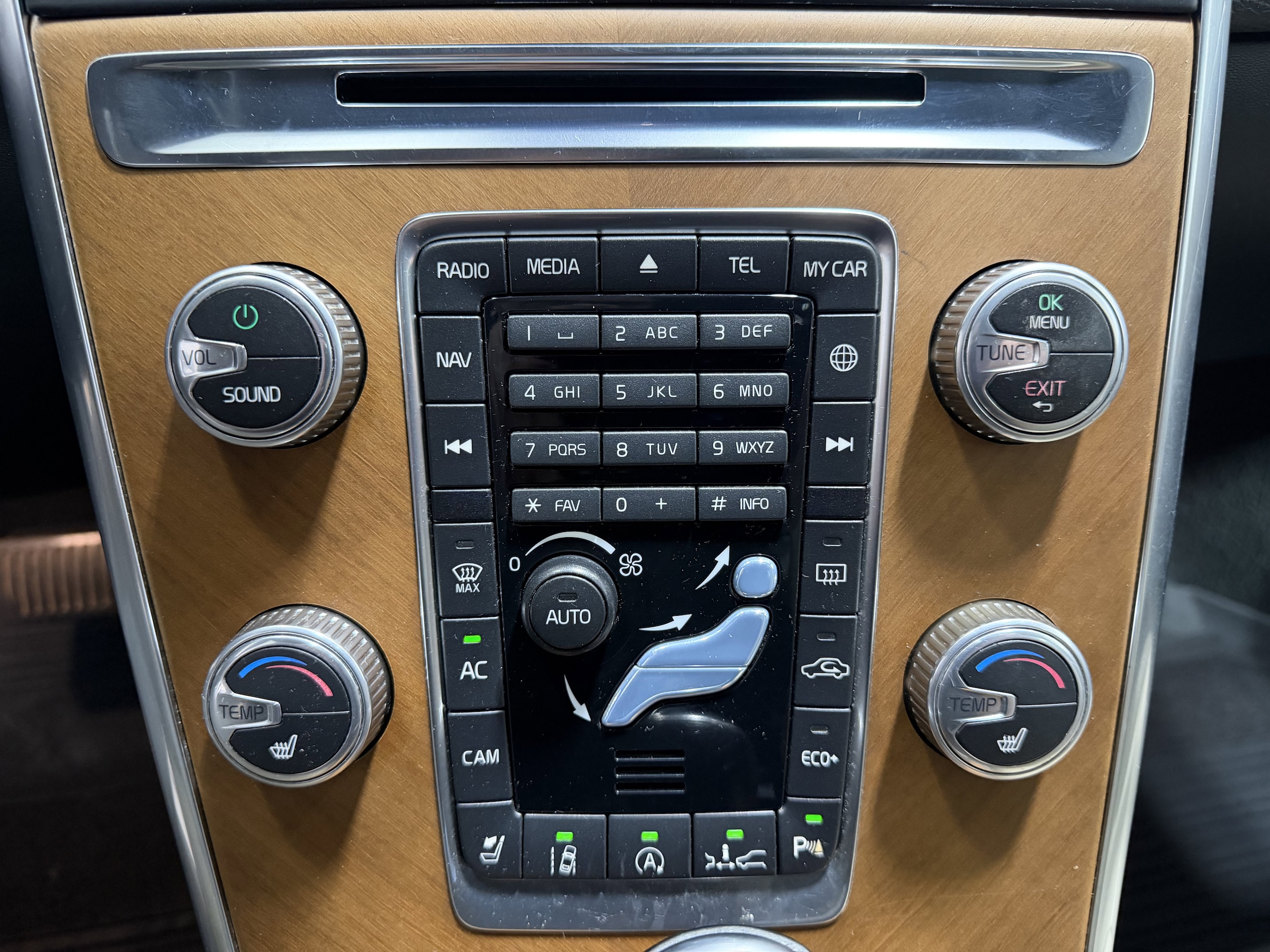 2015 Volvo XC60 T6 Platinum - Photo 18