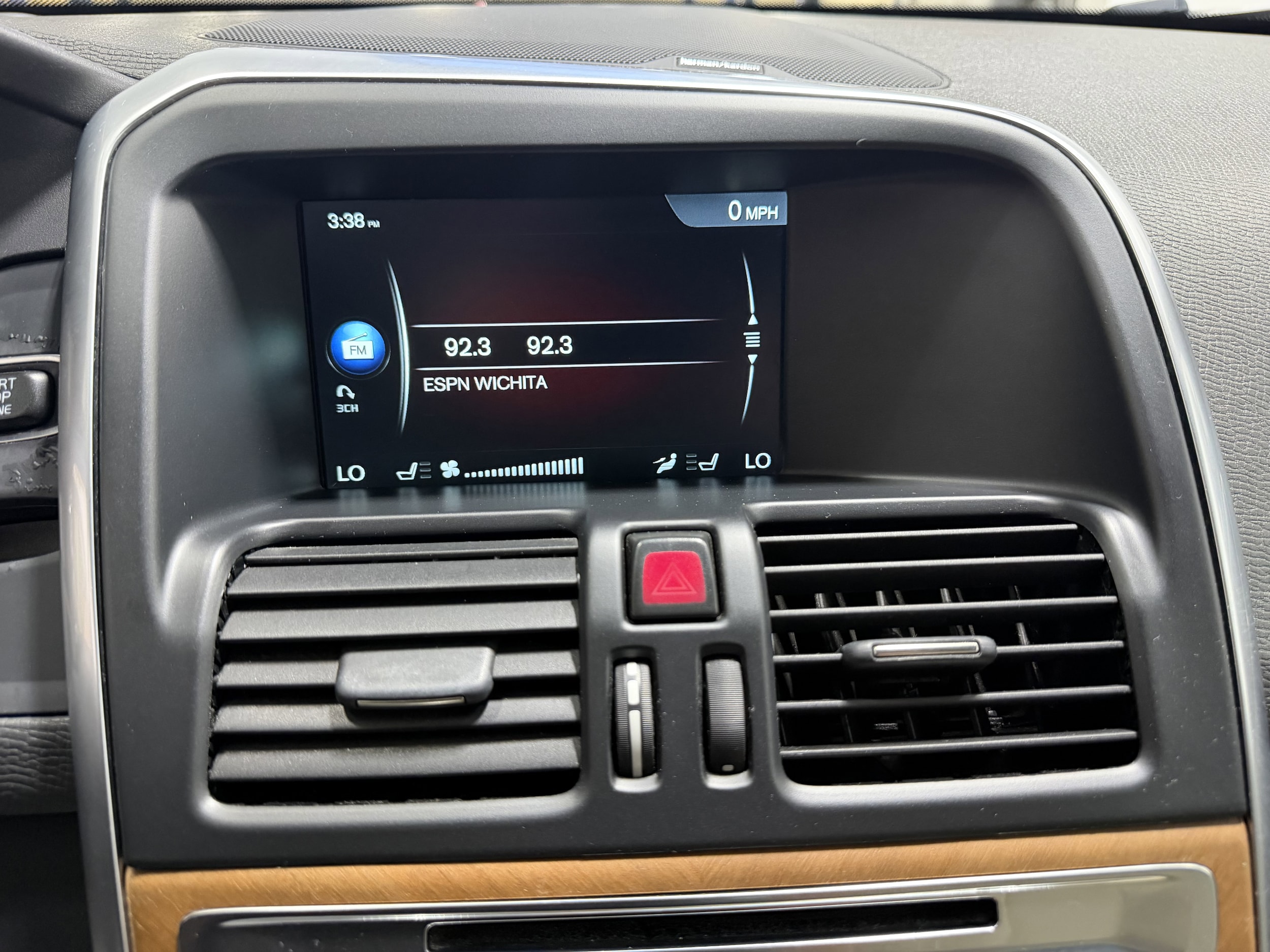 2015 Volvo XC60 T6 Platinum - Photo 17