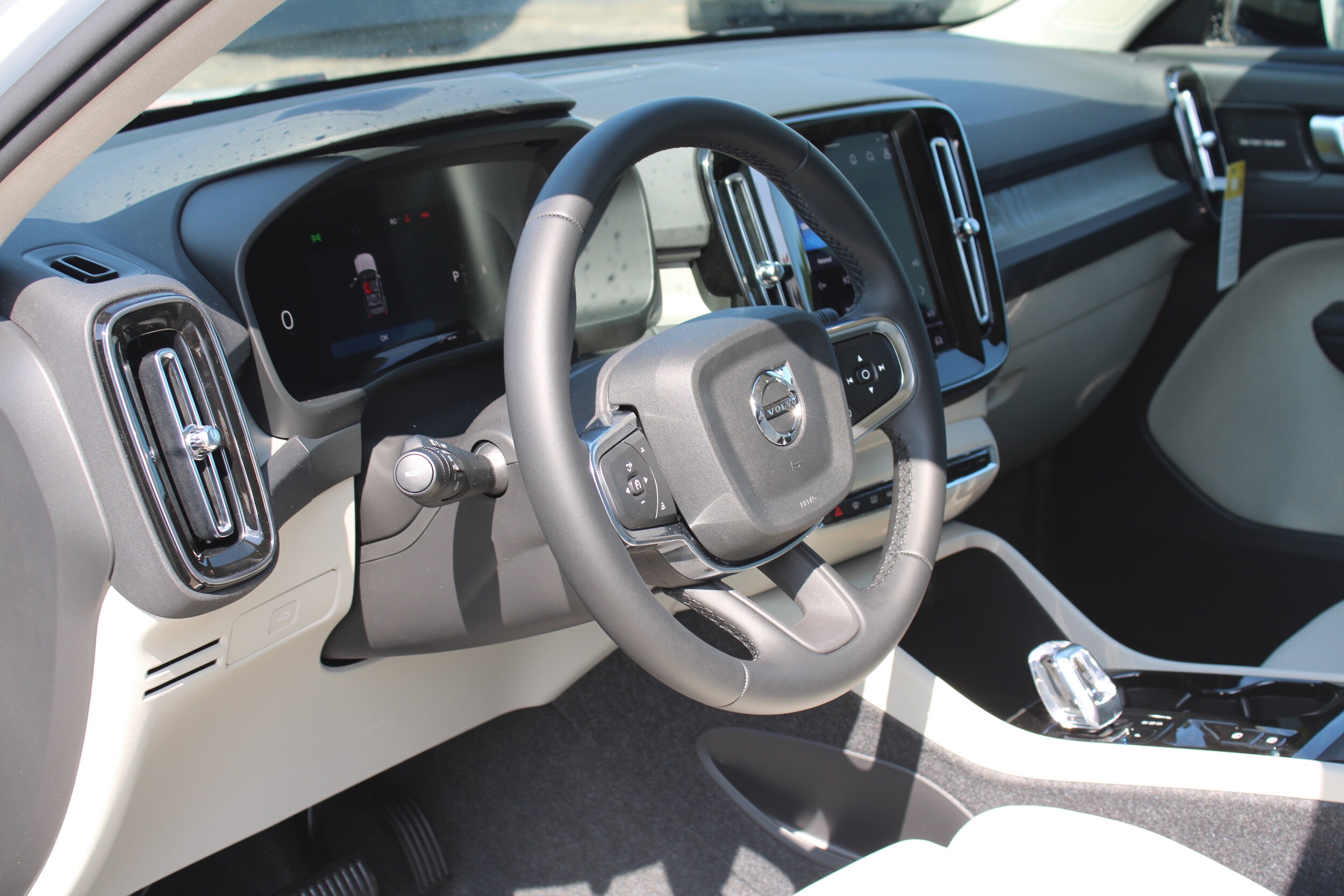 2026 Volvo XC40 Ultra - Photo 11