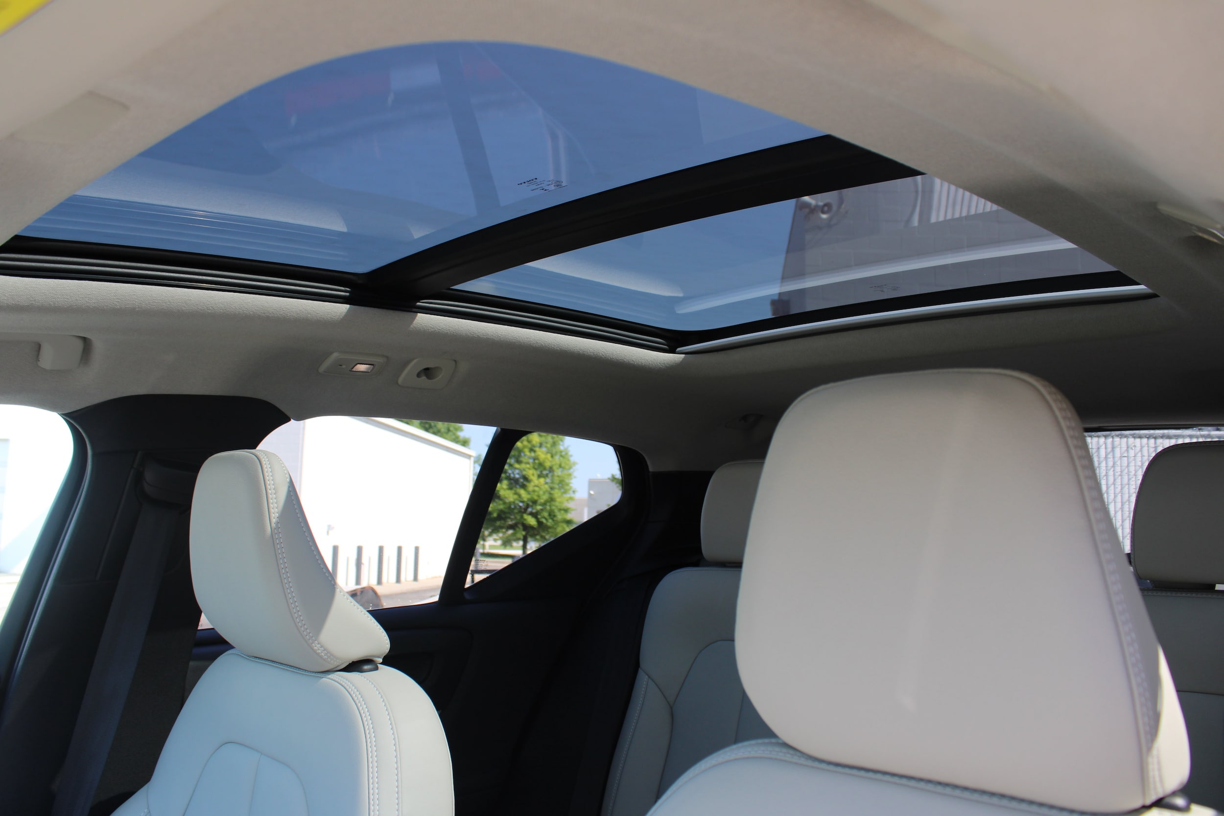 2026 Volvo XC40 Ultra - Photo 14