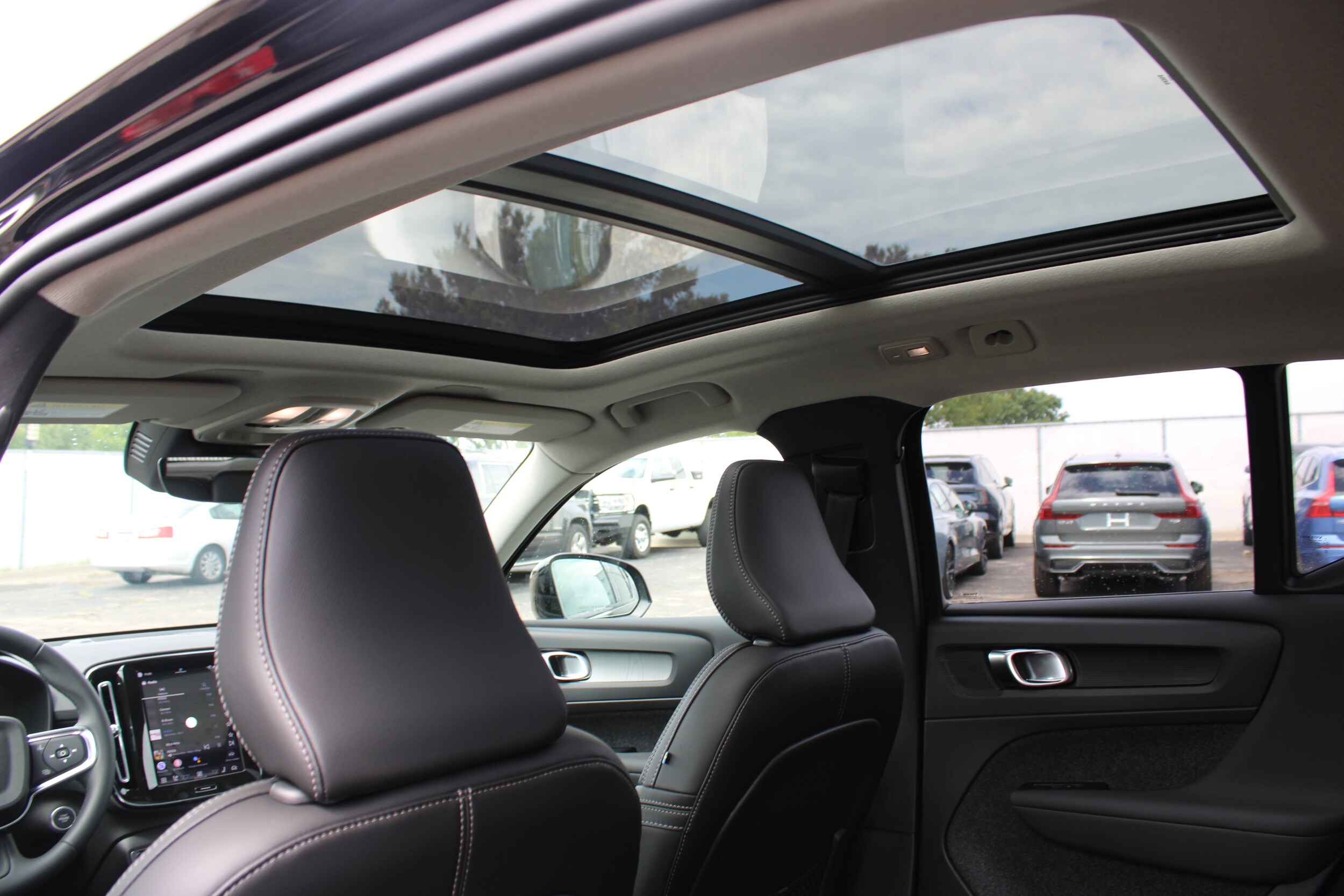 2026 Volvo XC40 Plus - Photo 32