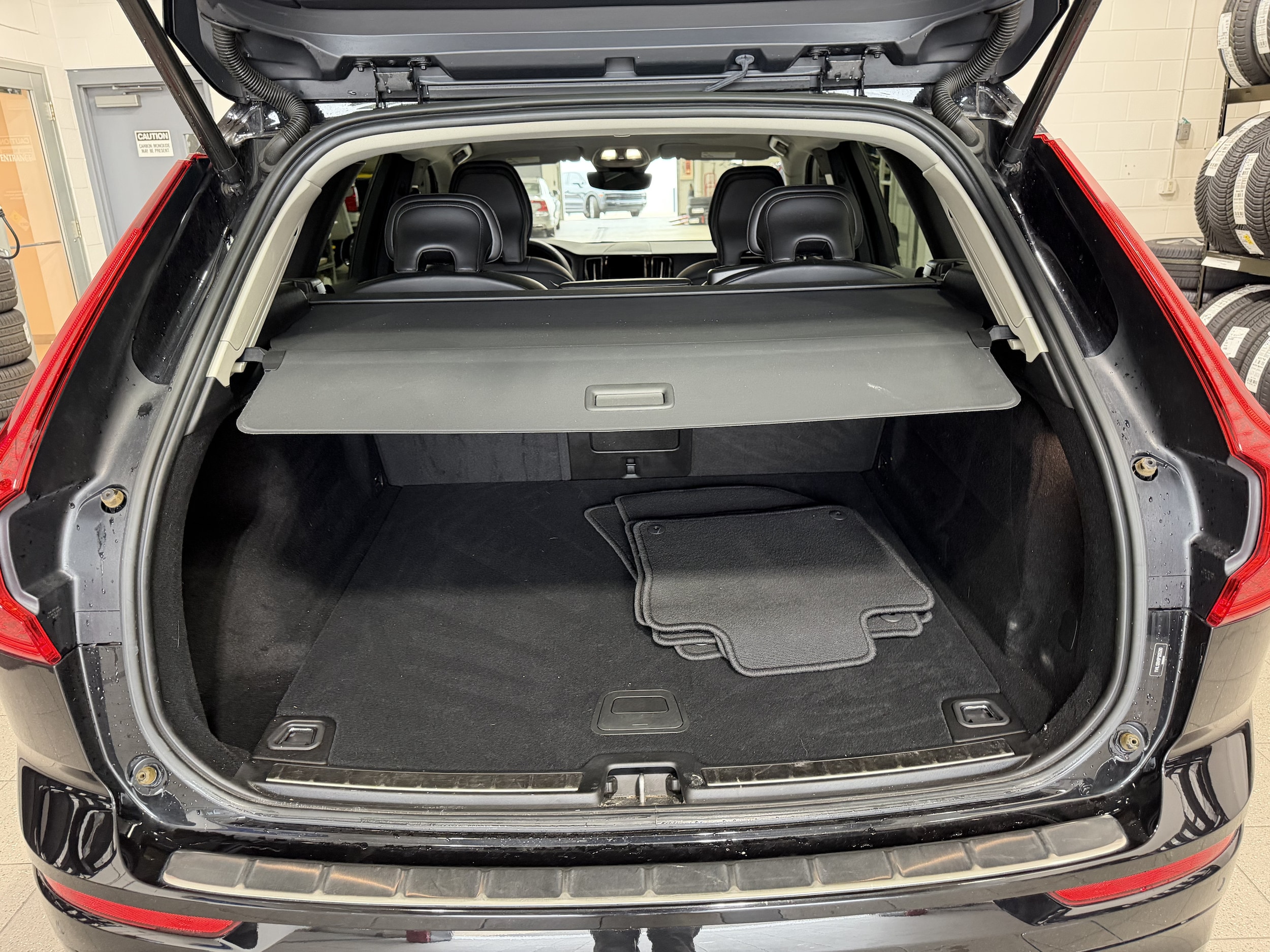 2023 Volvo XC60 Ultimate - Photo 29