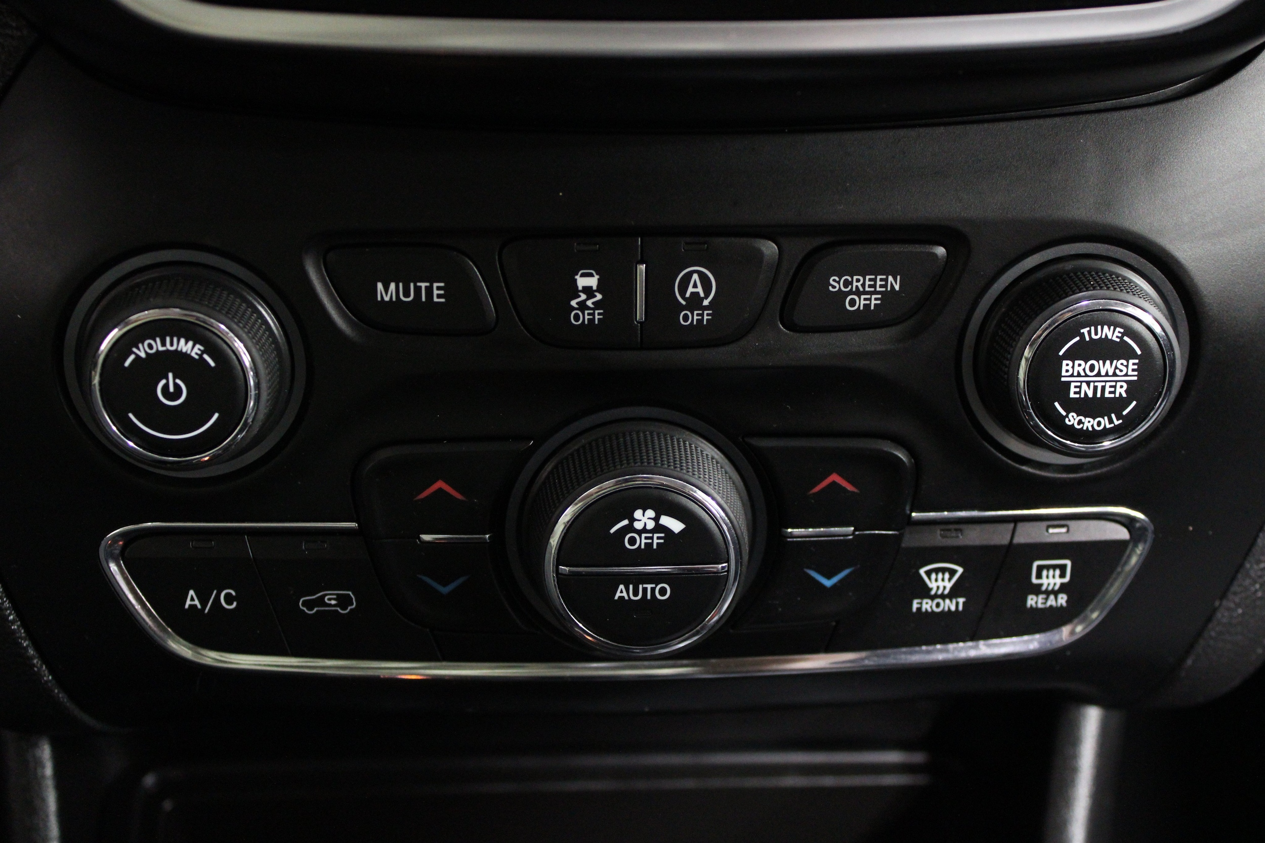 2019 Jeep Cherokee Latitude Plus - Photo 15