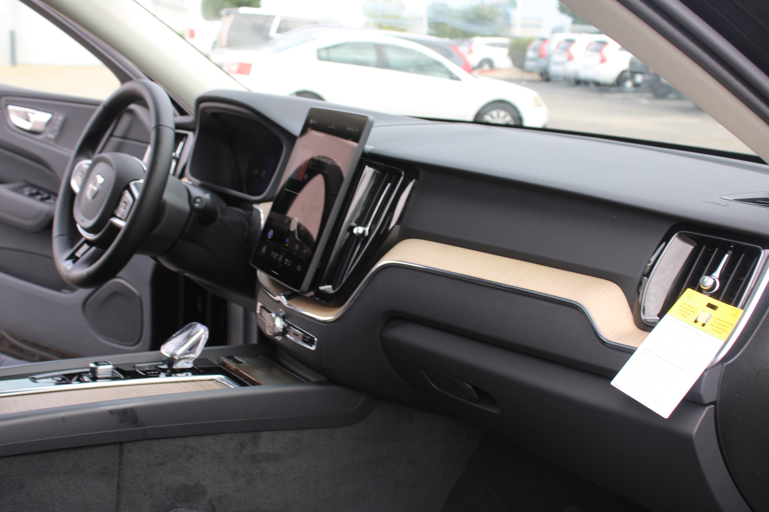 2026 Volvo XC60 Plus - Photo 44