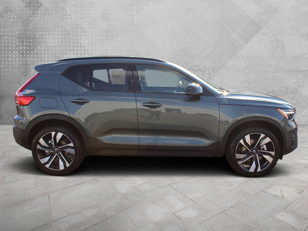 New 2026 Volvo XC40 B5 Ultra SUV