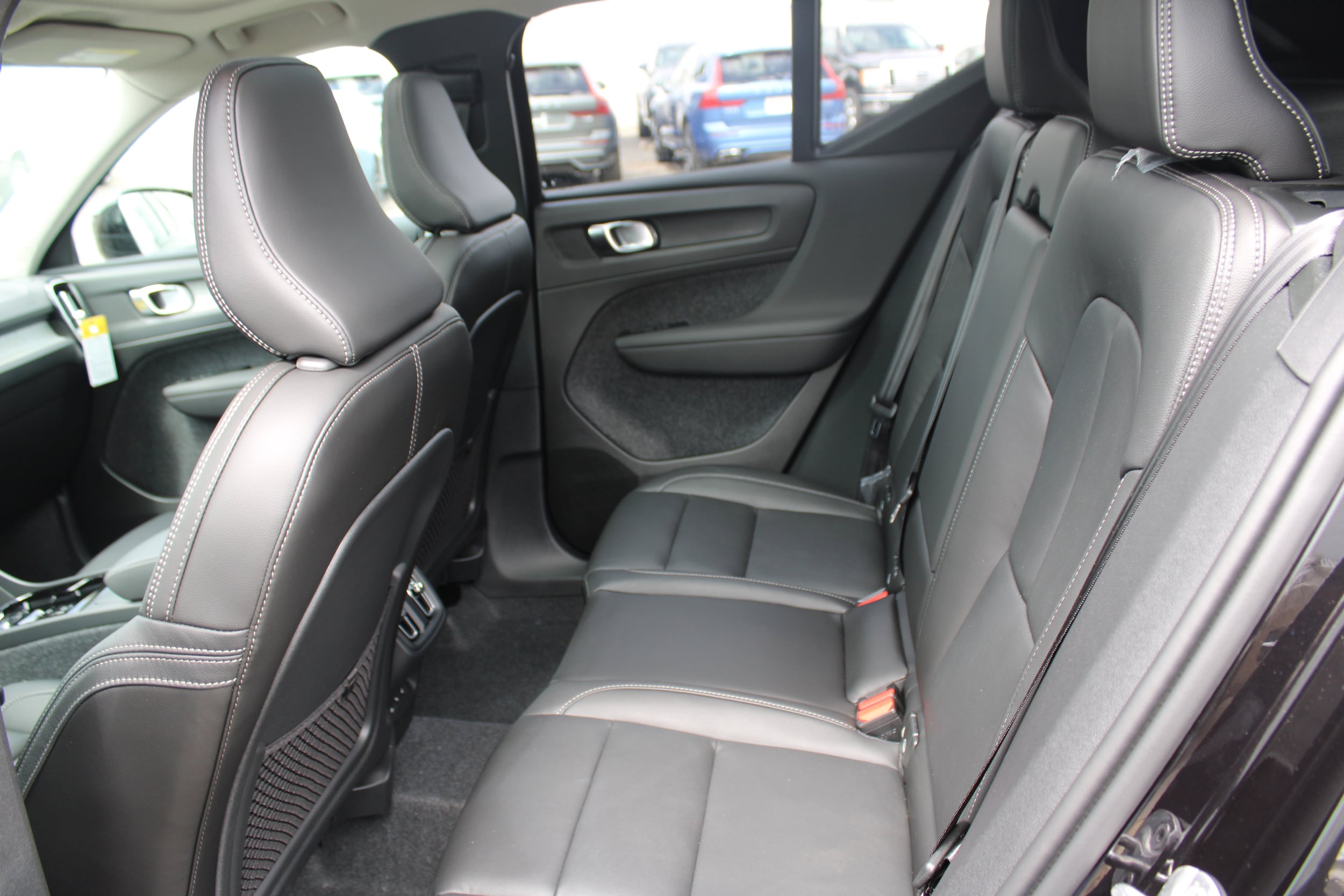 2026 Volvo XC40 Plus - Photo 33