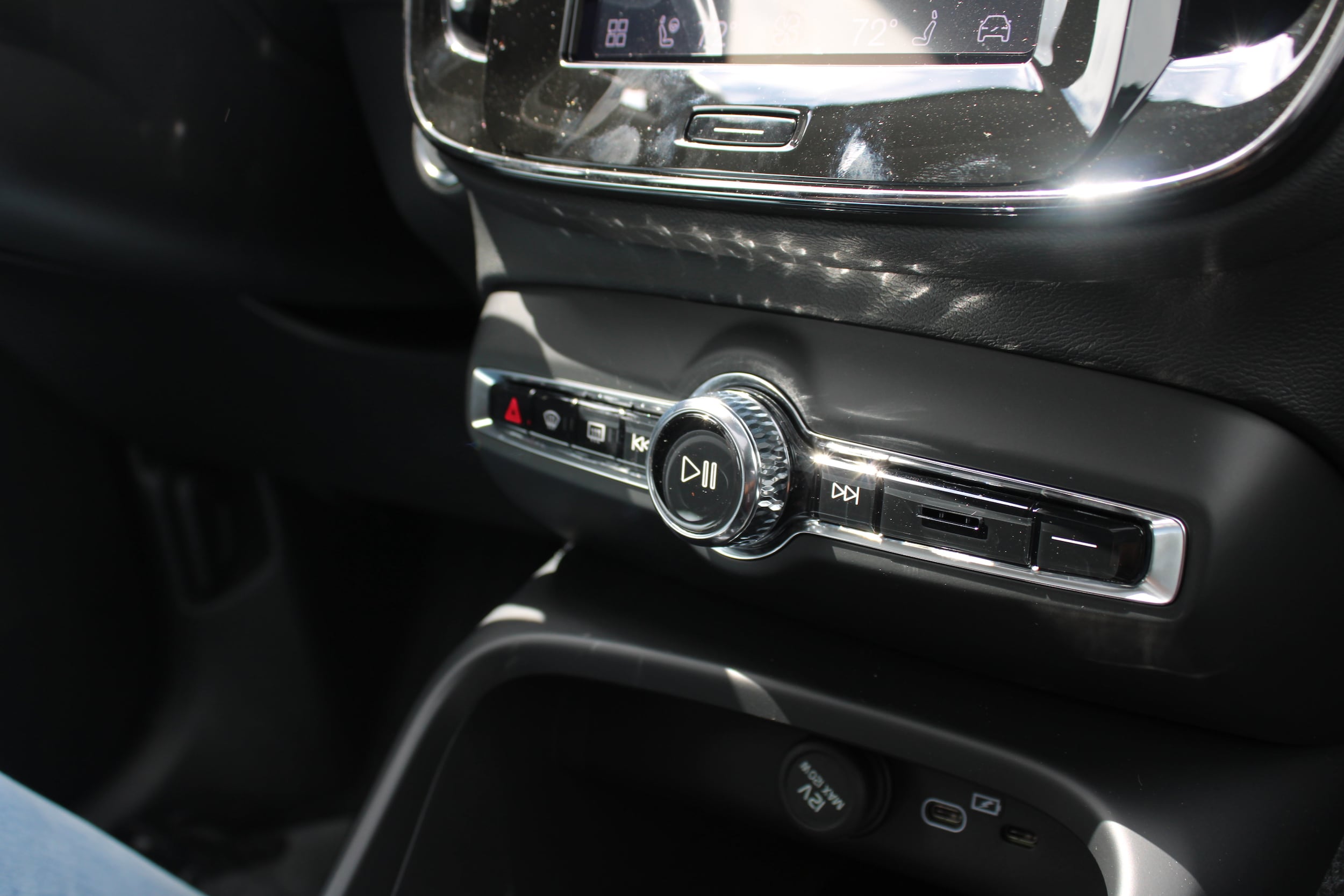 2026 Volvo XC40 Plus - Photo 25