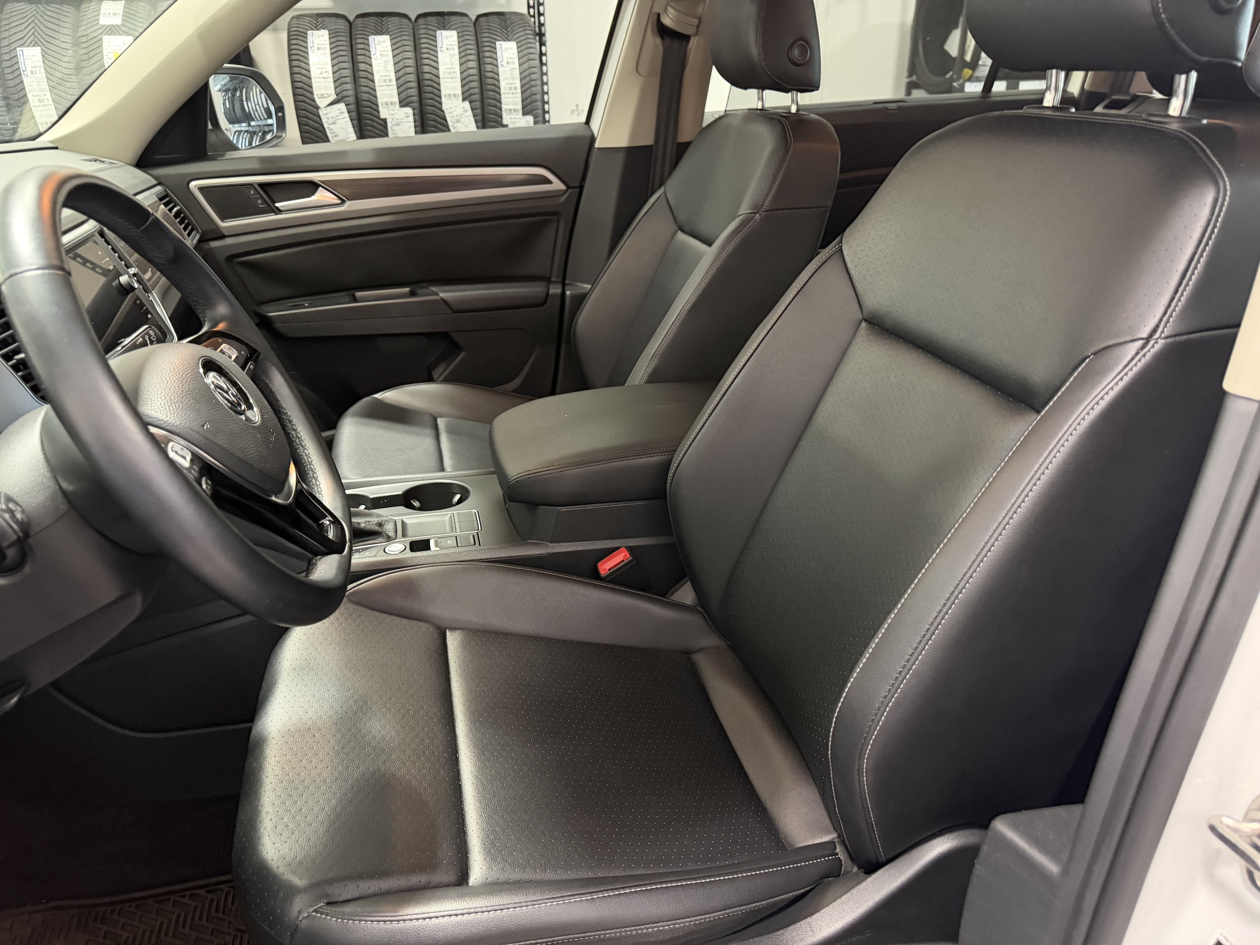 2018 Volkswagen Atlas SE w/Tech - Photo 13
