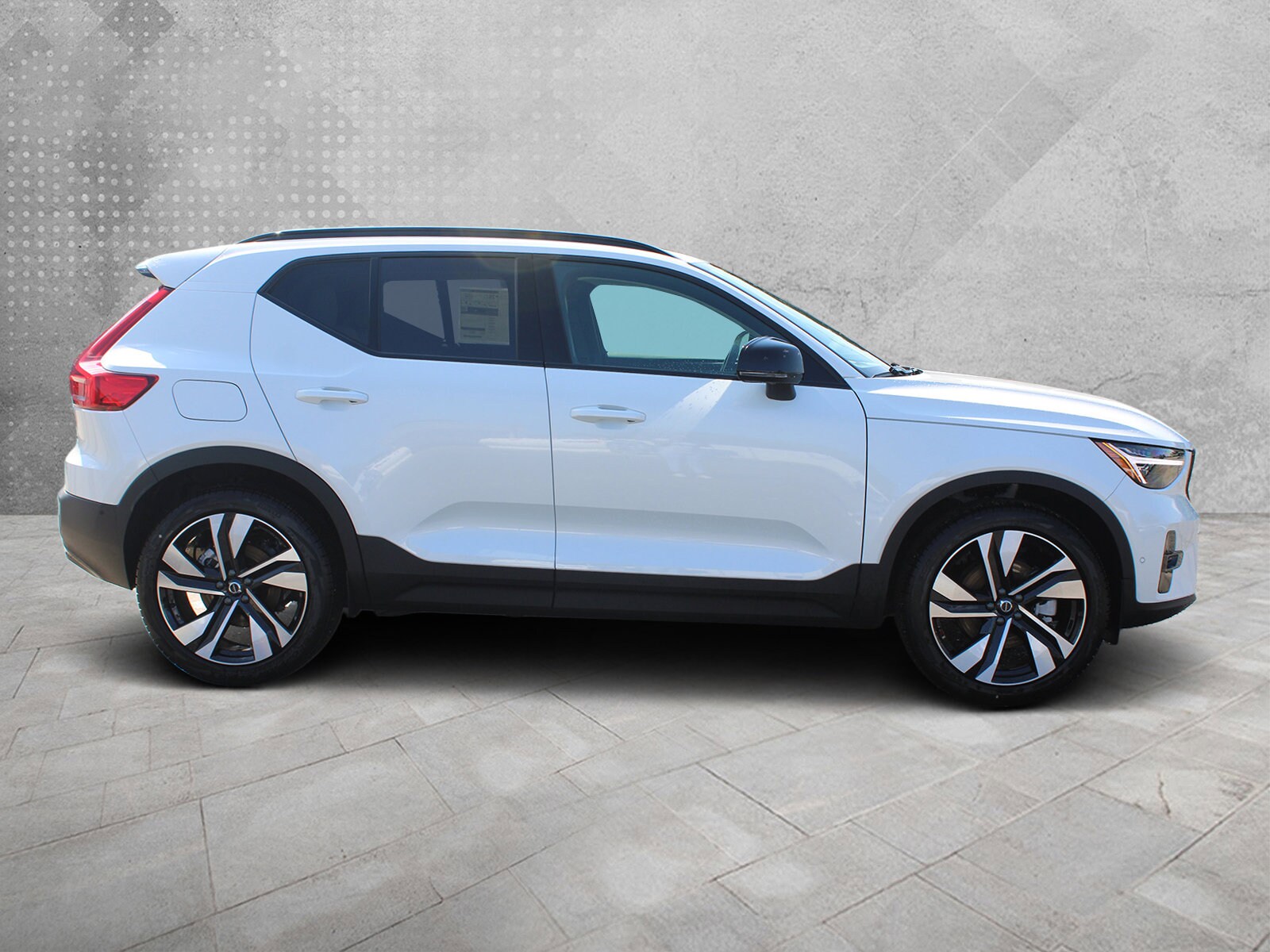2026 Volvo XC40 photo 2