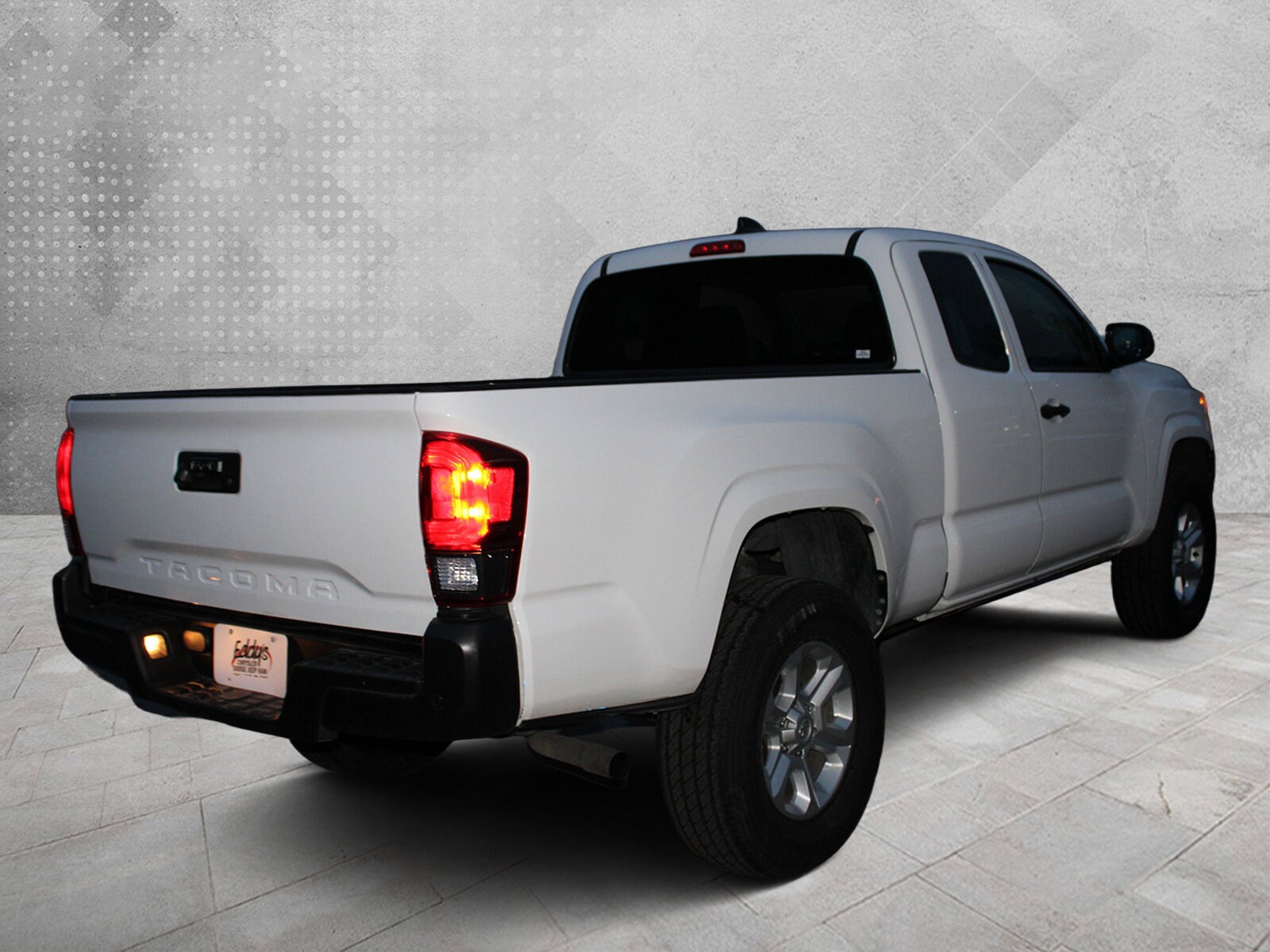 2022 Toyota Tacoma SR5 photo 3