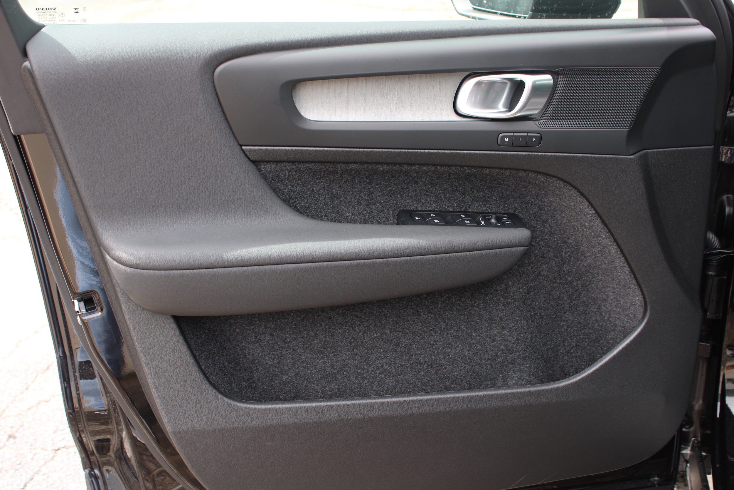 2026 Volvo XC40 Plus - Photo 14