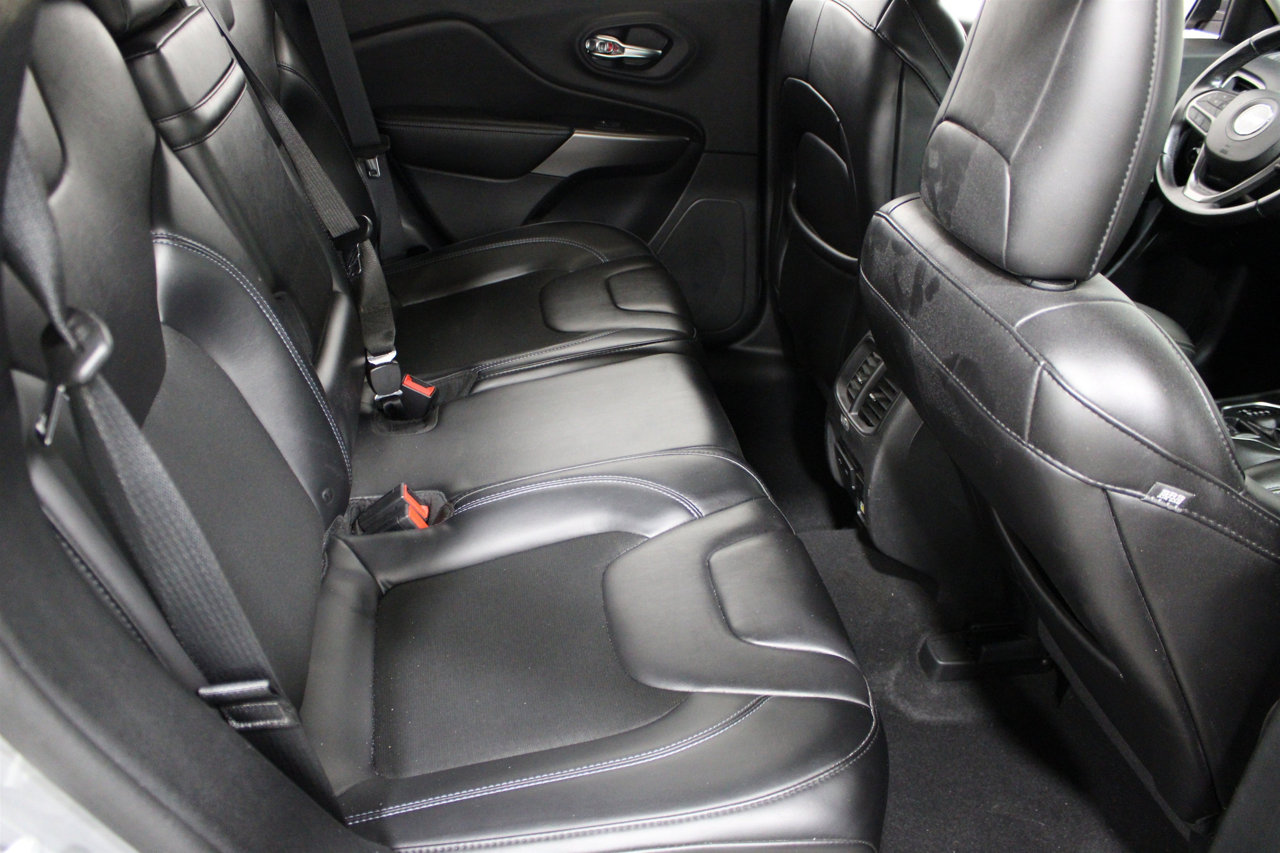 2019 Jeep Cherokee Latitude Plus - Photo 23