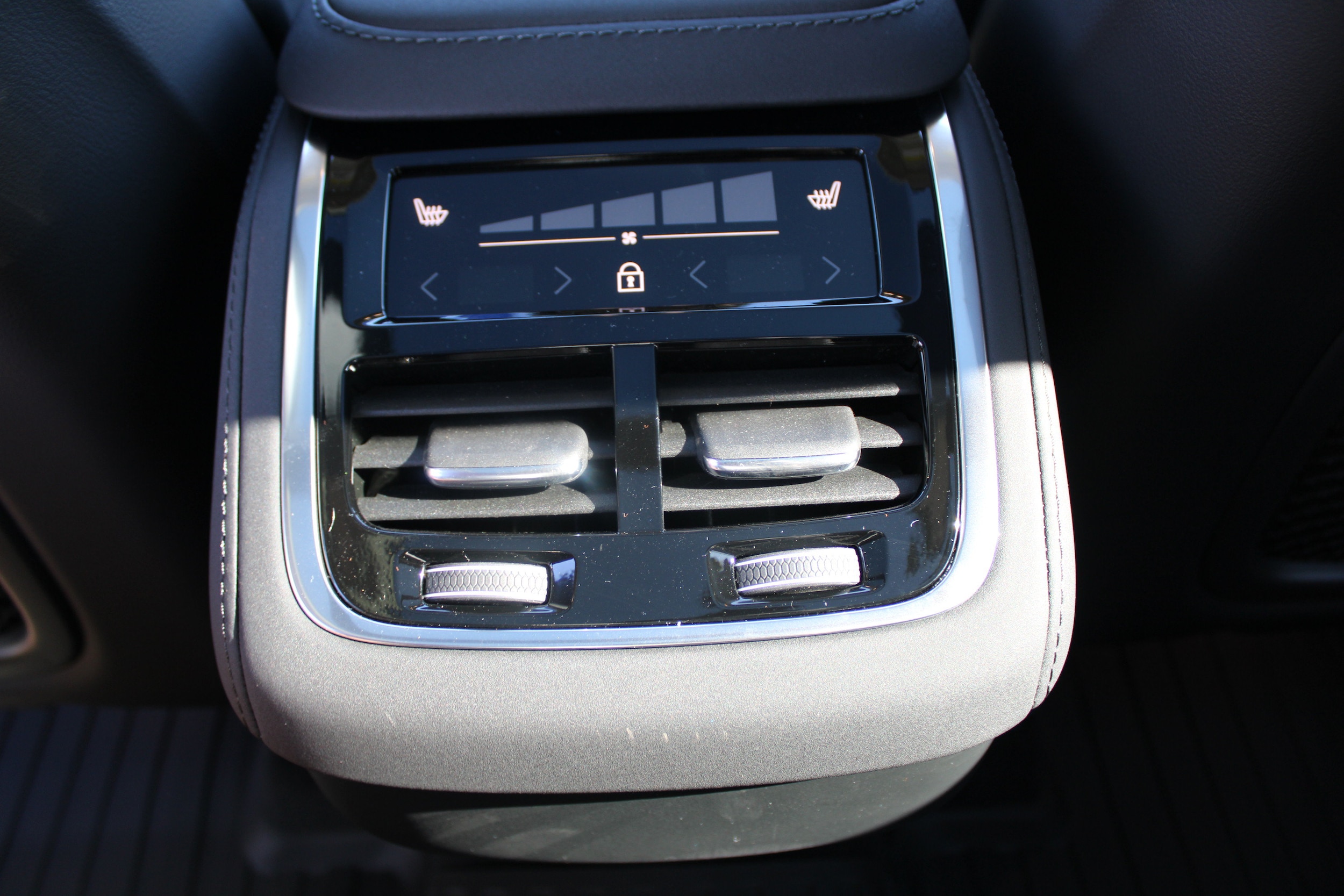 2026 Volvo XC90 Plus - Photo 40