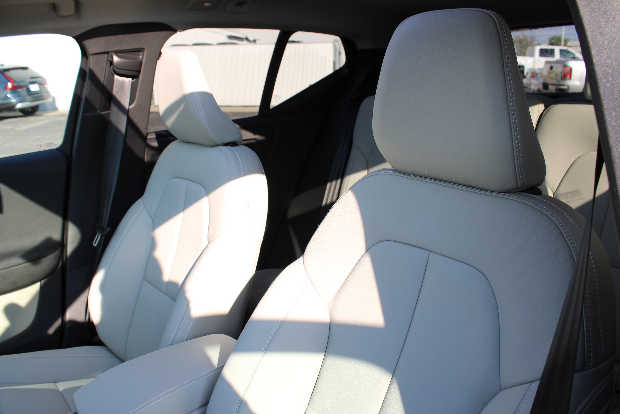 2026 Volvo XC40 Ultra - Photo 12