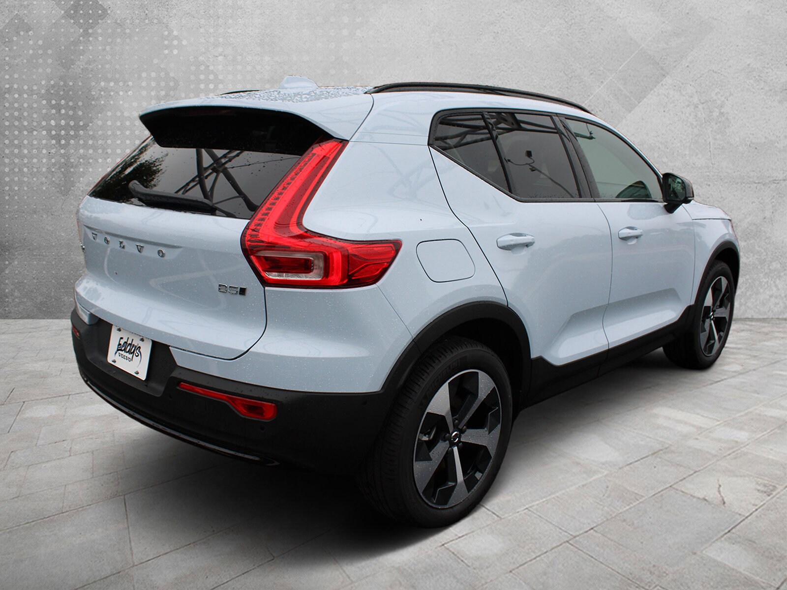 2026 Volvo XC40 Plus photo 2
