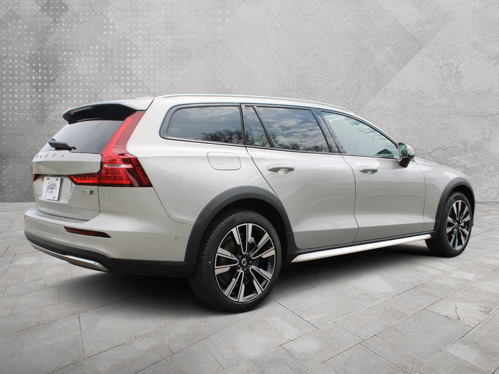 2025 Volvo V60 Cross Country B5 photo 4