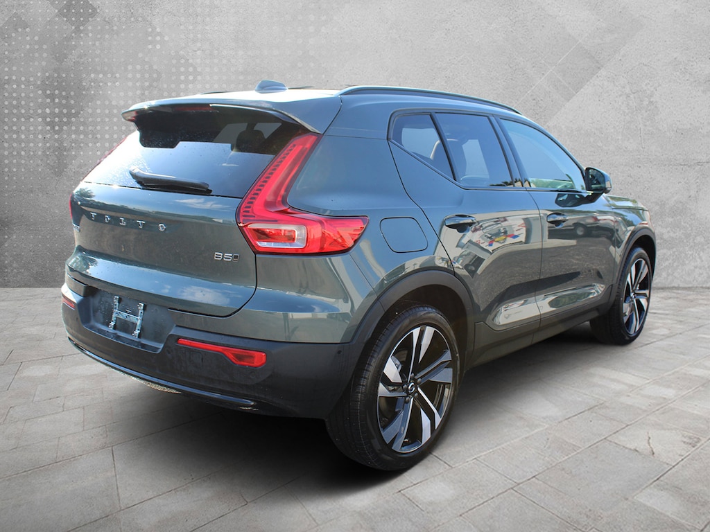 New 2026 Volvo XC40 B5 Ultra SUV