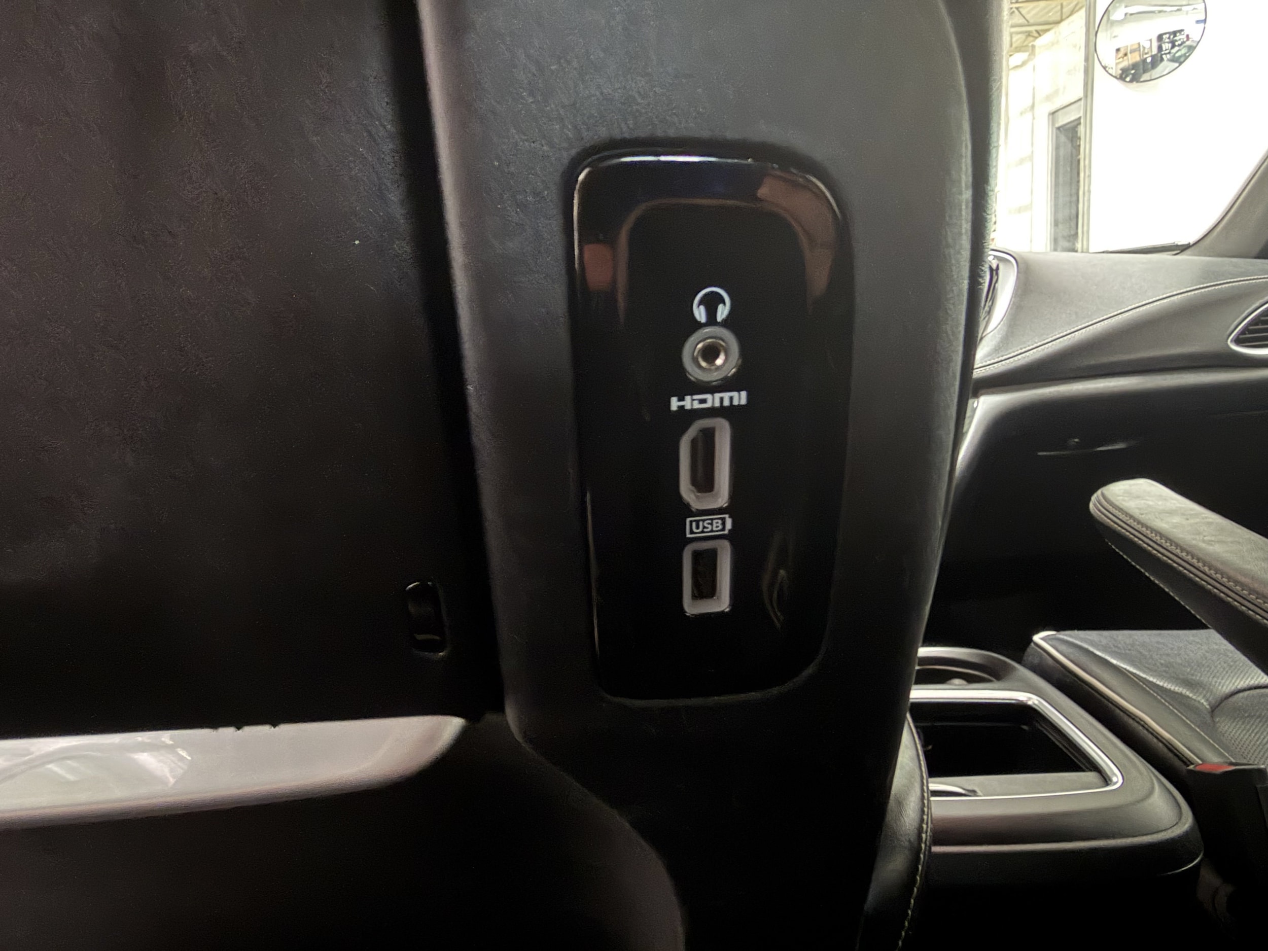 2018 Chrysler Pacifica Limited - Photo 28