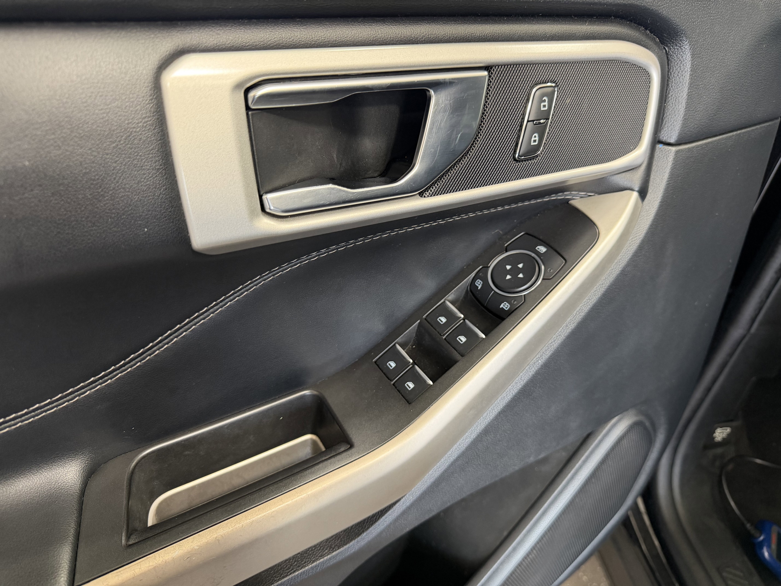 2022 Ford Explorer XLT - Photo 10