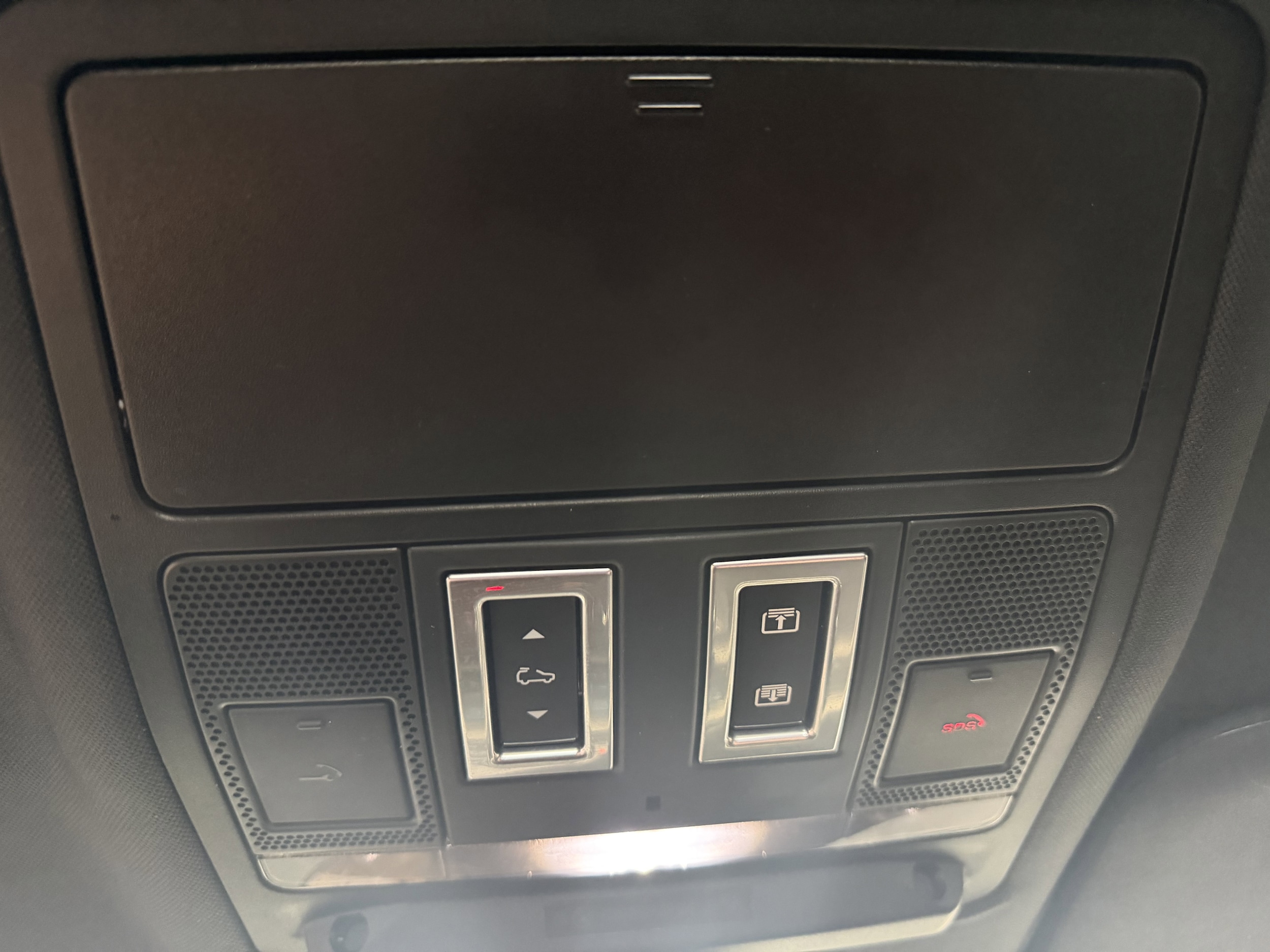 2022 Land Rover Defender X-Dynamic HSE - Photo 17