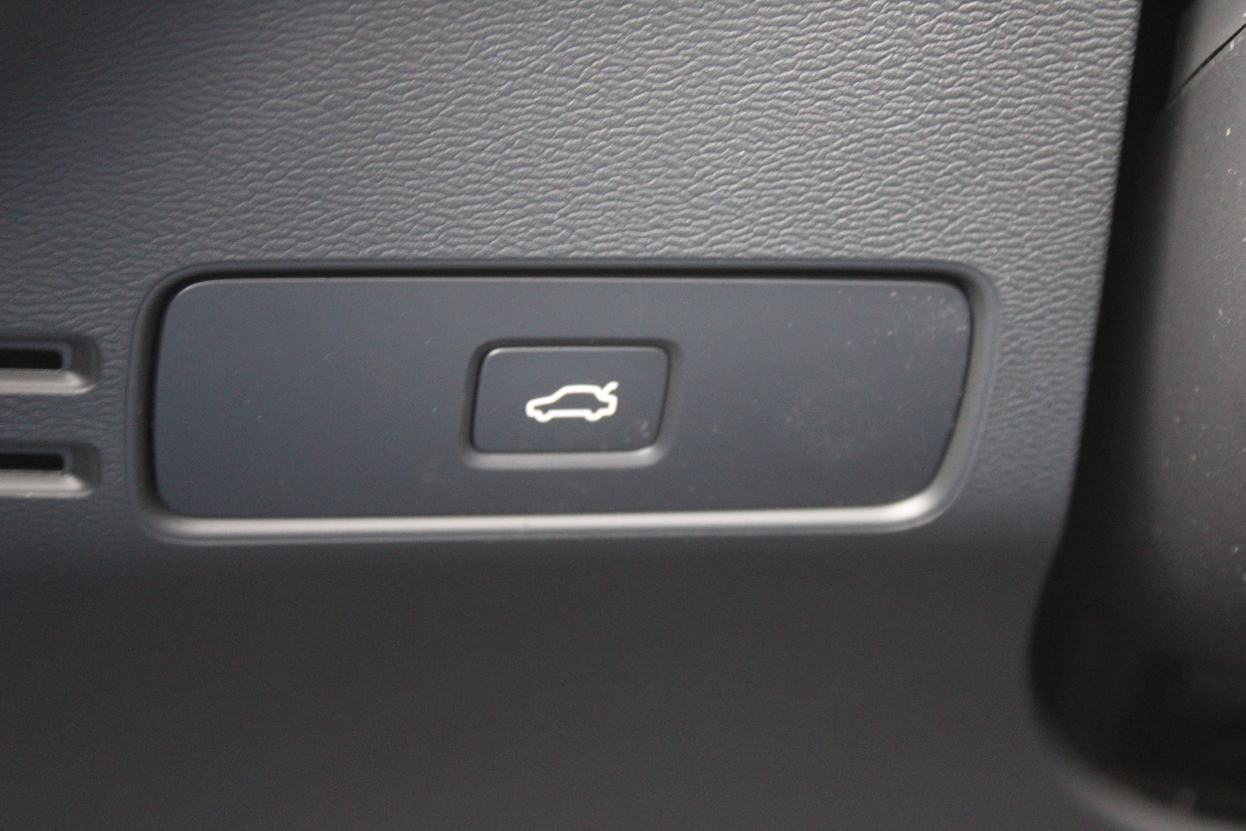 2026 Volvo XC40 Plus - Photo 24