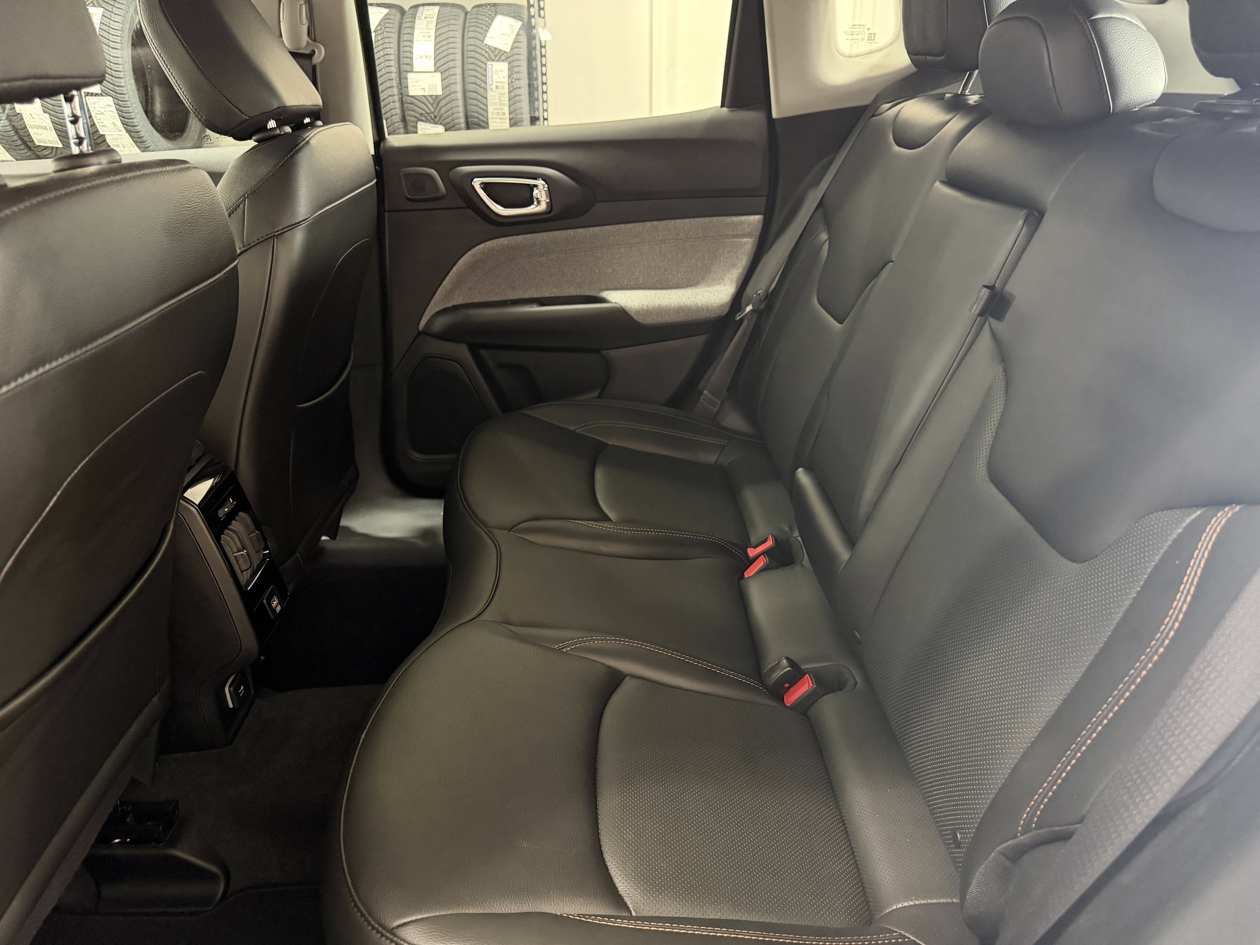 2022 Jeep Compass Latitude Lux - Photo 28