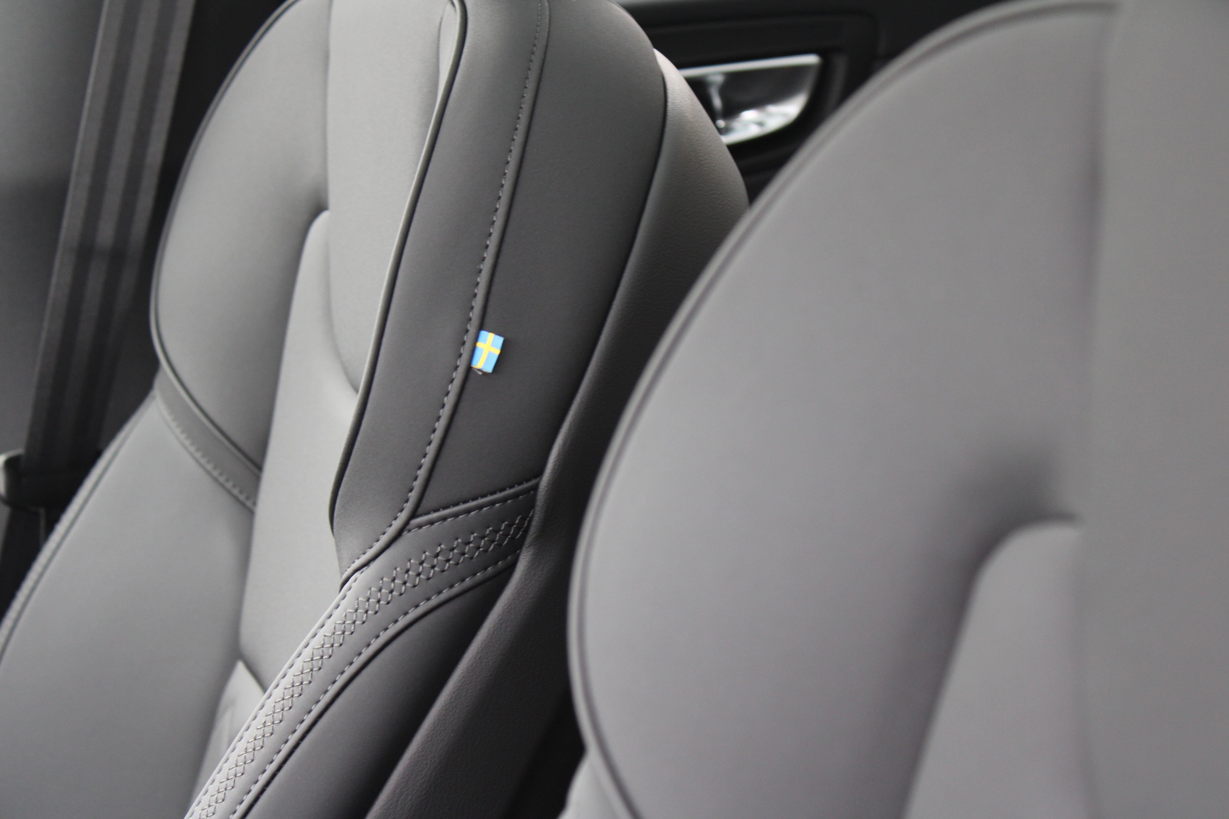 2026 Volvo XC60 Plus - Photo 17