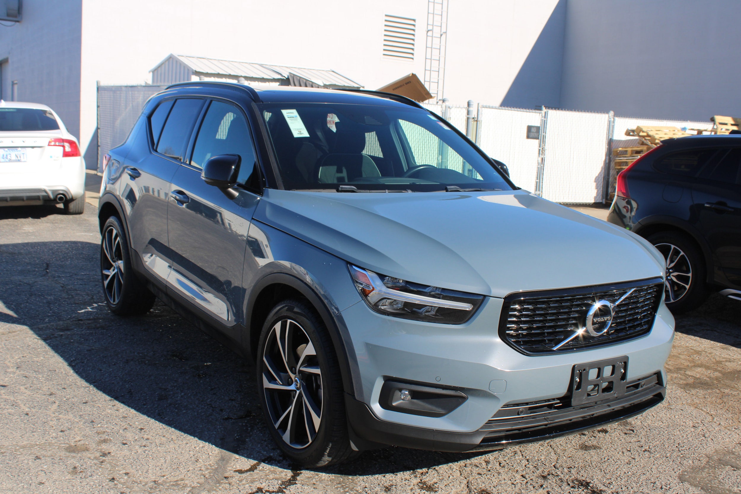 2020 Volvo XC40 R-Design's photo