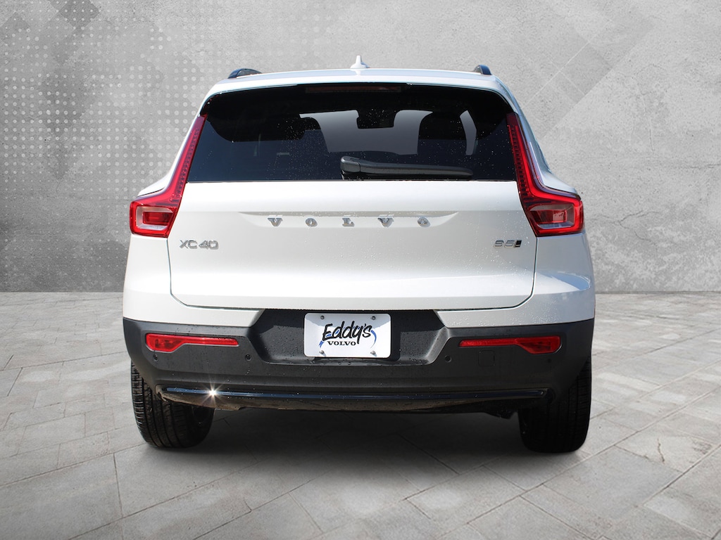 New 2026 Volvo XC40 B5 Ultra SUV