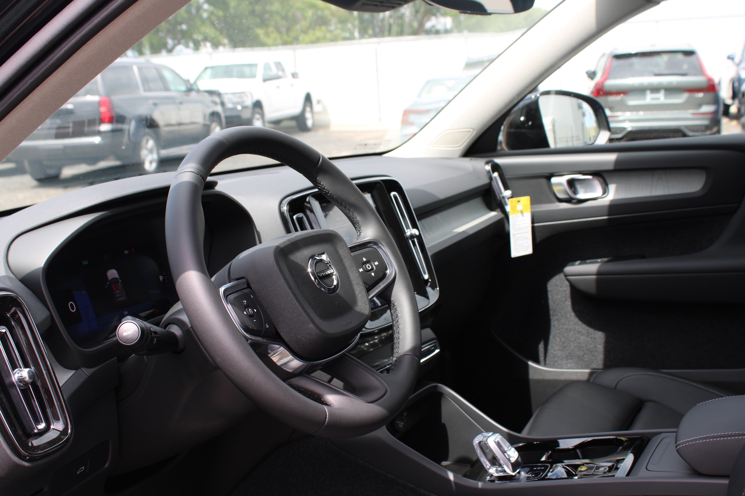 2026 Volvo XC40 Plus - Photo 9