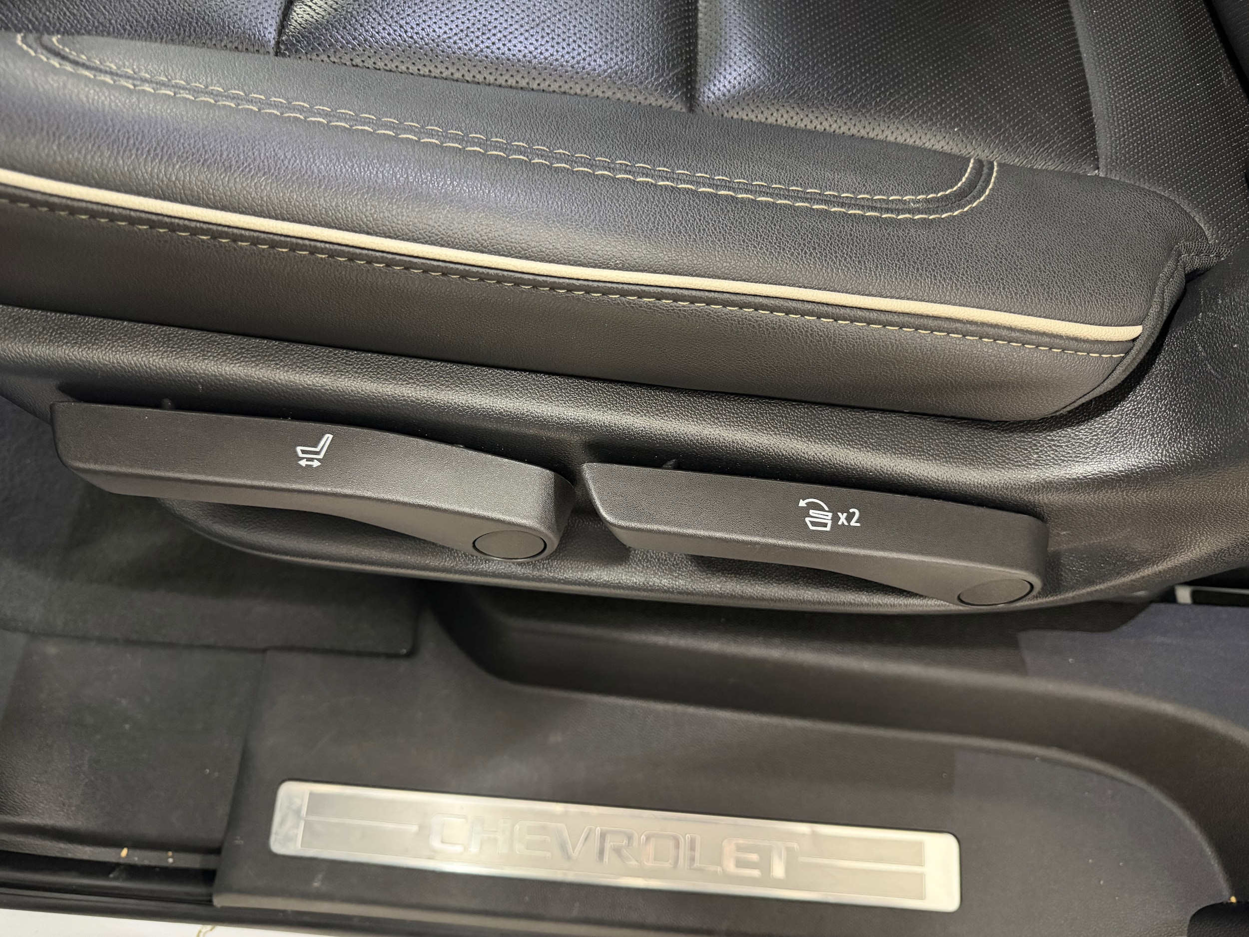 2023 Chevrolet Suburban Premier - Photo 24